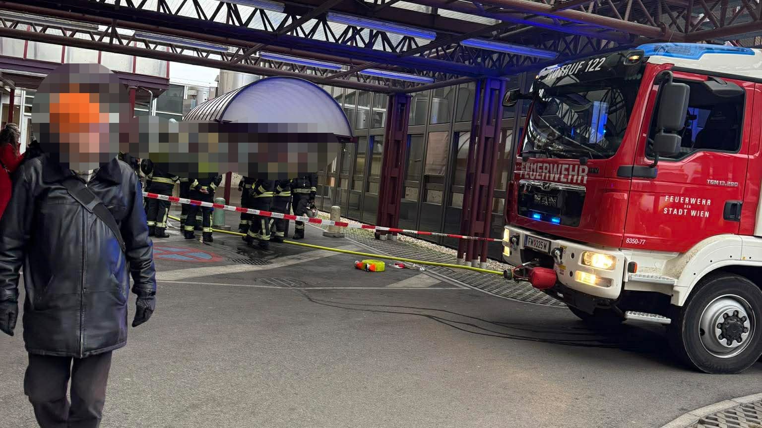 Heute.at - Ungewöhnlicher Geruch! Großeinsatz beim Wiener AKH