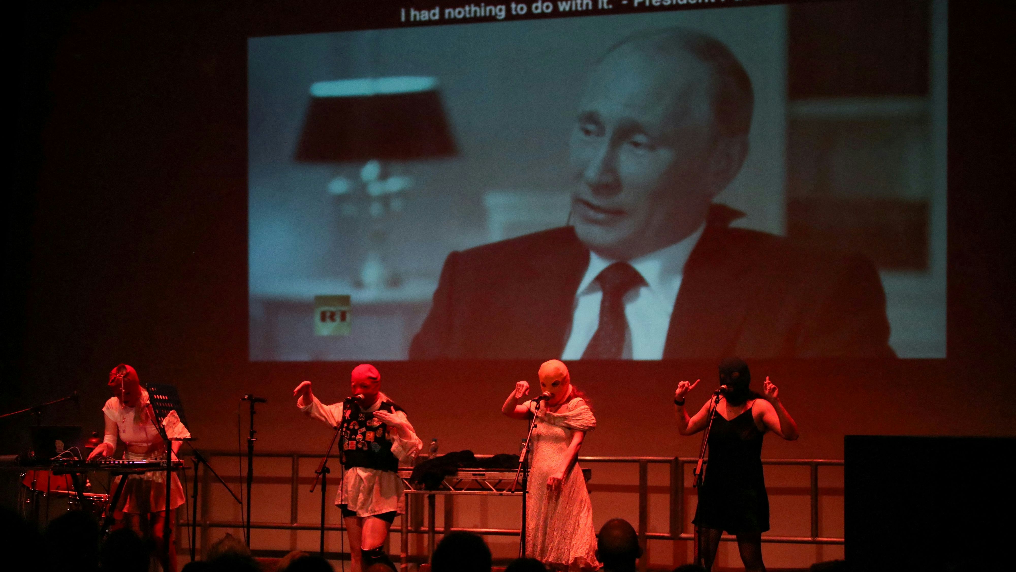 Heute.at - Putin stuft Punkband Pussy Riot als extremistisch ein