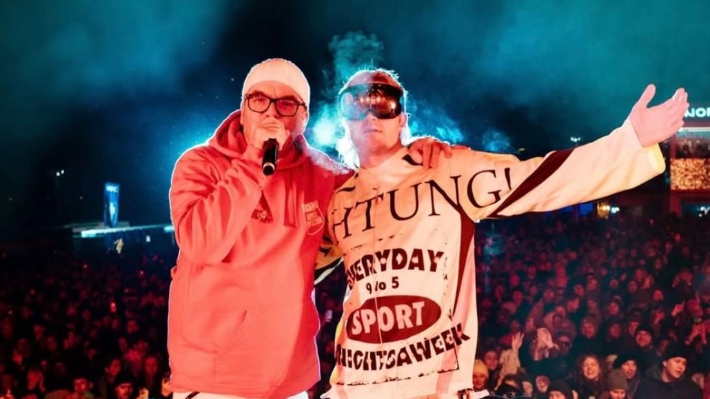 Heute.at - Ski Aggu überrascht mit DJ Ötzi auf der Bühne