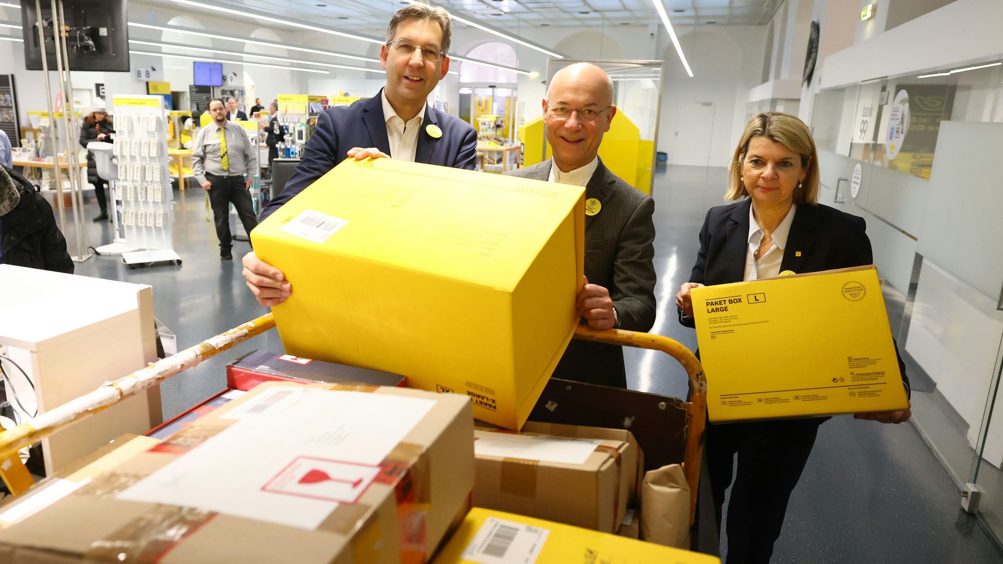 Heute.at - Team Christkind – Faber und Figl packen bei der Post an