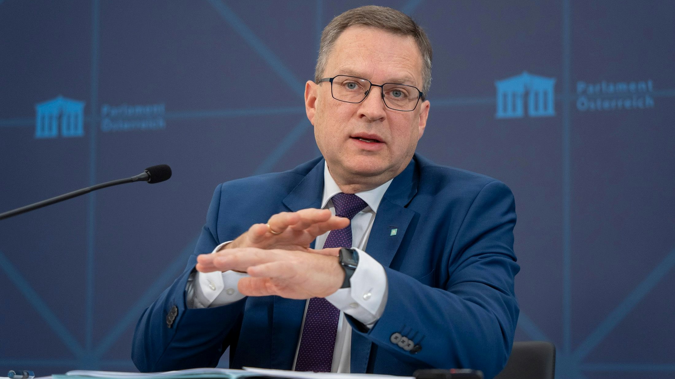 ÖVP-Klubobmann August Wöginger erklärt: "Jede zusätzliche Stunde Leistung stärkt unsere Wirtschaft."