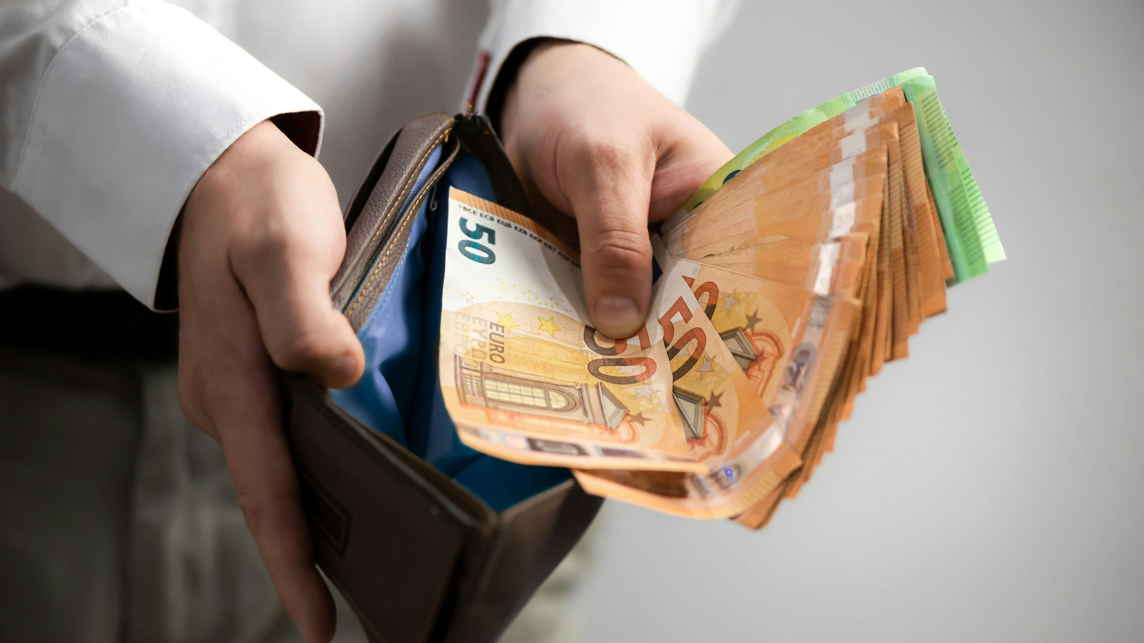 Heute.at - Was du vor Neujahr tust, um Tausende Euro zu sparen