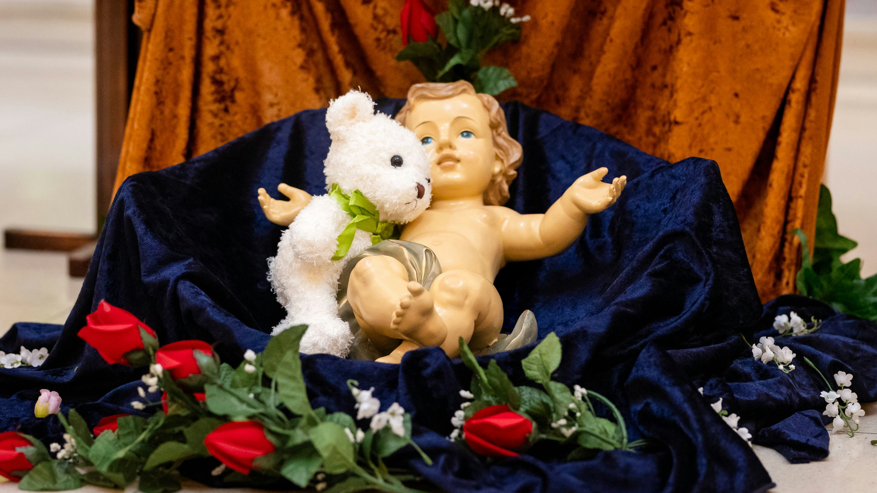 Die Teddybären sollen den Kindern Zuwendung, Geborgenheit und Aufmerksamkeit schenken.