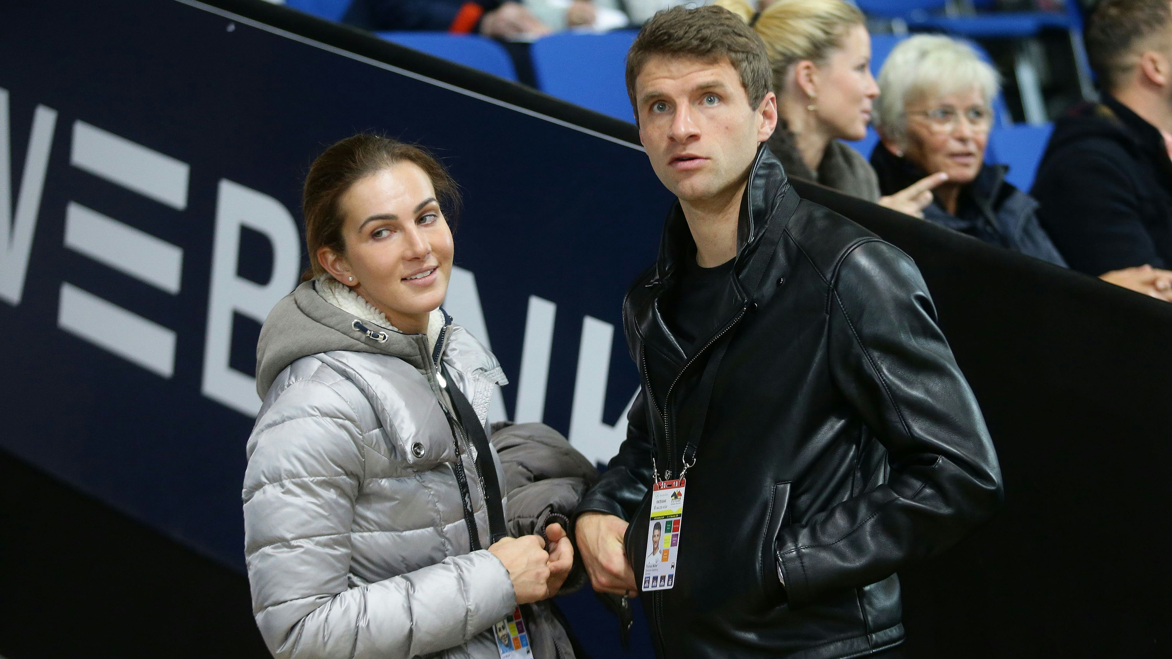  Stuttgart , Reiten , Stuttgart German Masters , Dressur , Grand Prix International , Thomas Müller mit seiner Frau Lisa Müller *** Stuttgart , Horse Riding , Stuttgart German Masters , Dressage , Grand Prix International , Thomas Müller with his wife Lisa Müller 