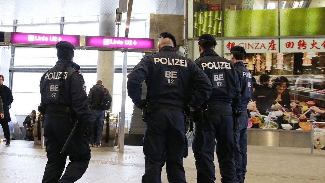 Heute.at - Eskalation am Praterstern: Polizei nimmt Angreifer fest