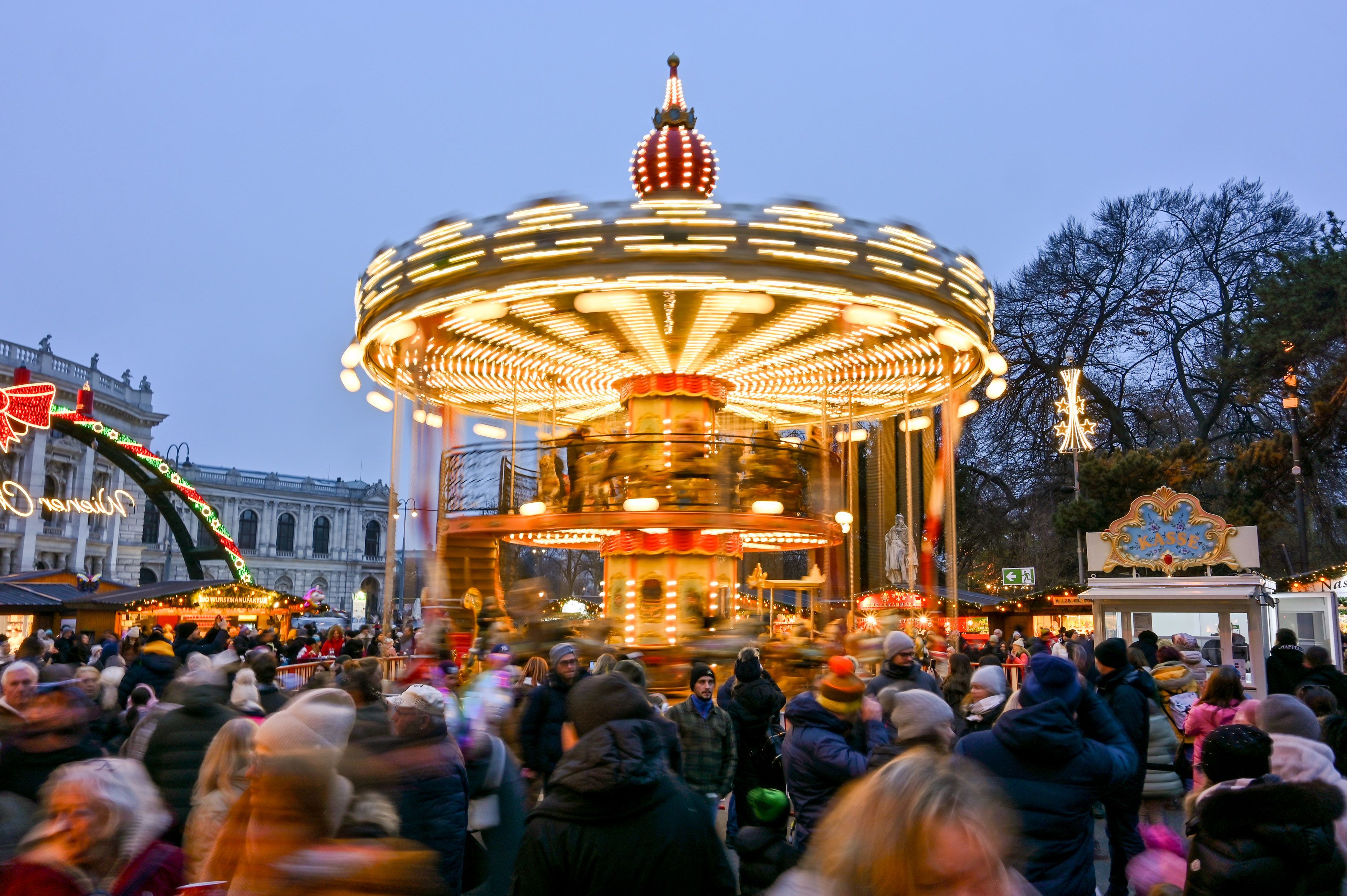 Der Wiener Christkindlmarkt am Rathausplatz sorgt für Aufsehen in den Sozialen Medien.