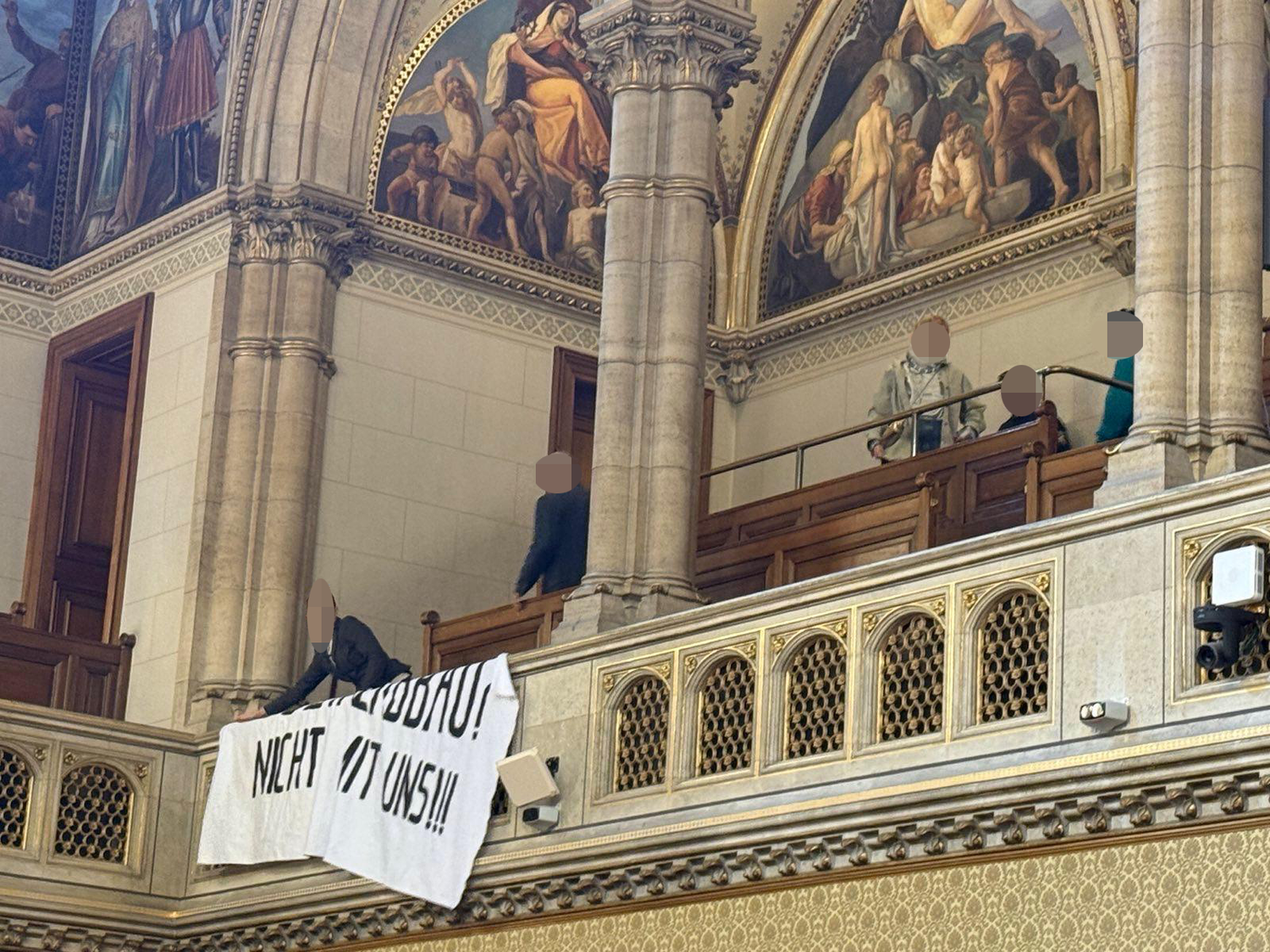 Heute.at - Protestaktion im Wiener Gemeinderat sorgt für Wirbel