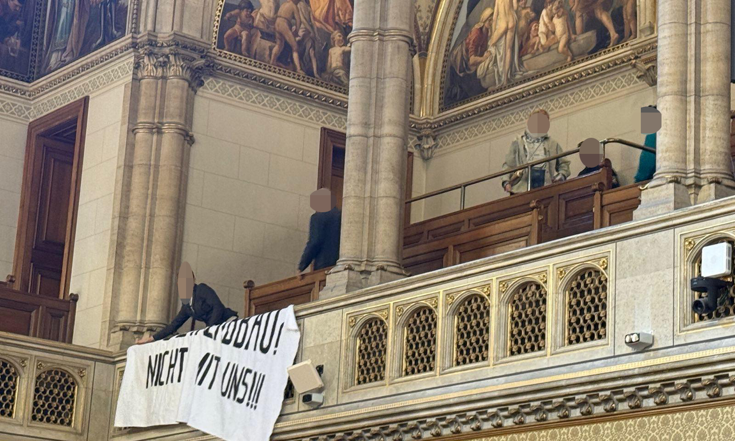 Heute.at - Protestaktion im Wiener Gemeinderat sorgt für Wirbel