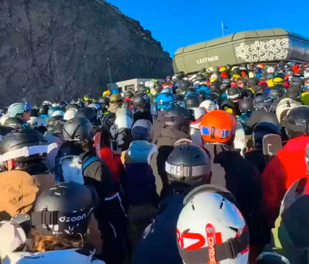 Heute.at - Winterdrama in den Dolomiten: Viele Leute, kaum Schnee