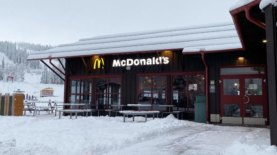 Heute.at - Hier gibt's den weltweit ersten Ski-Thru-McDonald's