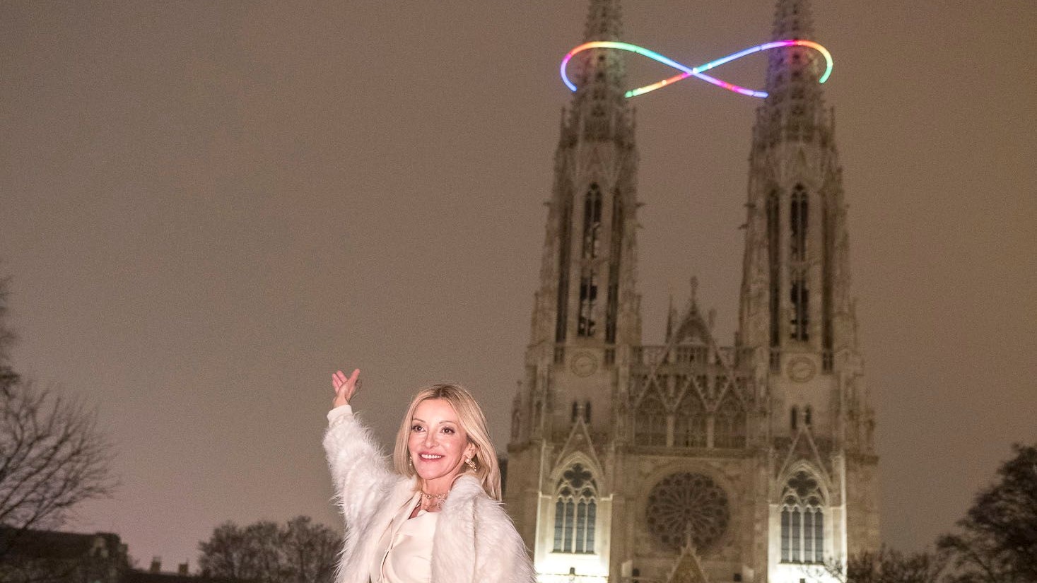 Heute.at - Unendlichkeit des Lichtes strahlt nun auf Votivkirche