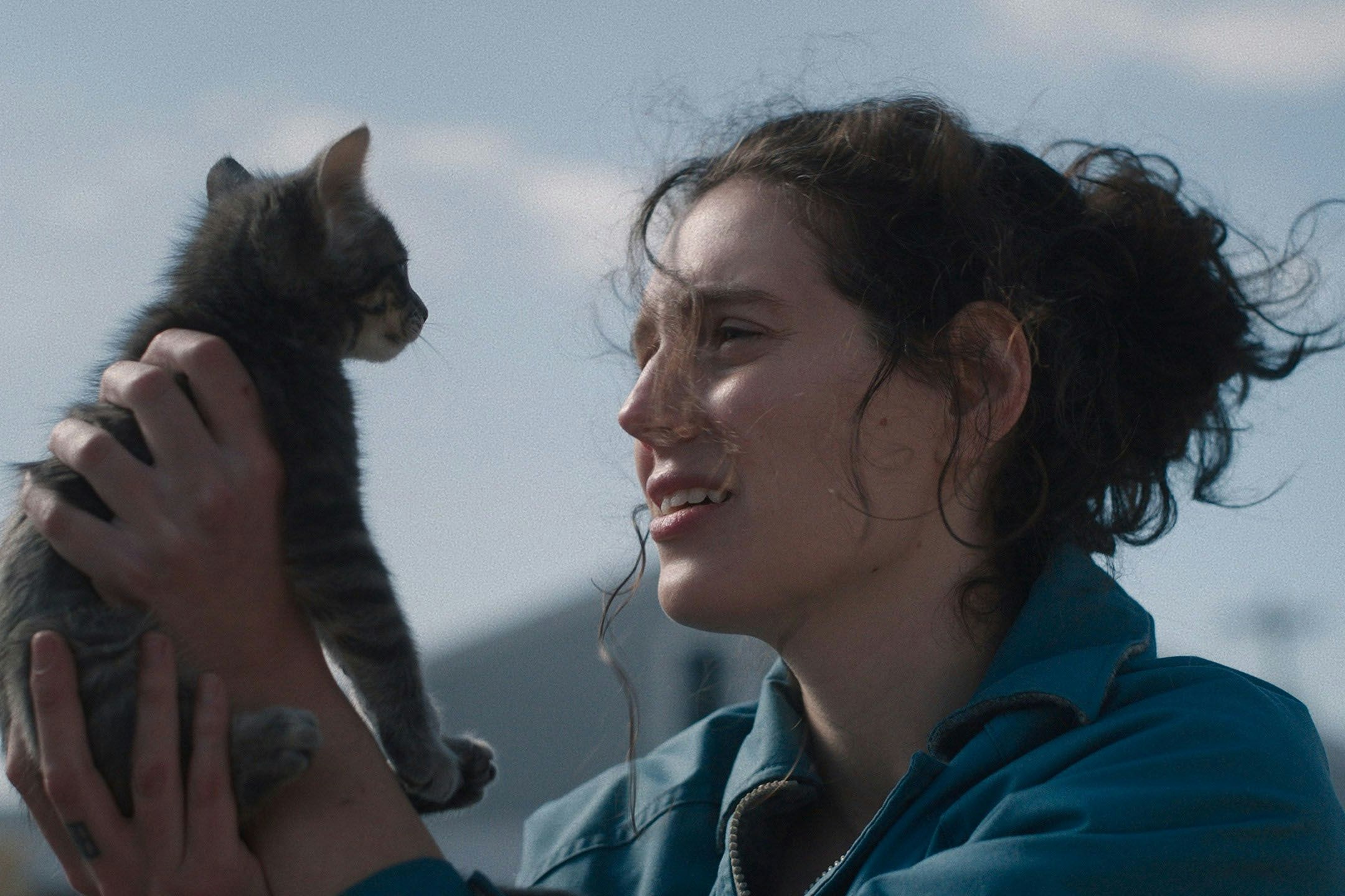 Eva Victor, Regisseurin und Hauptdarstellerin in Personalunion,&nbsp; findet vor allem bei ihrem Kätzchen Trost: "Sorry, Baby"