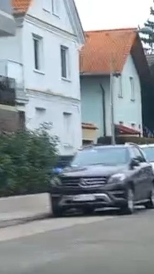 Gestohlenes Auto sorgt in Wien-Liesing für Polizei-Großeinsatz: Festnahmen, Drogenfund und spektakuläre Ermittlungen am Mittwoch.