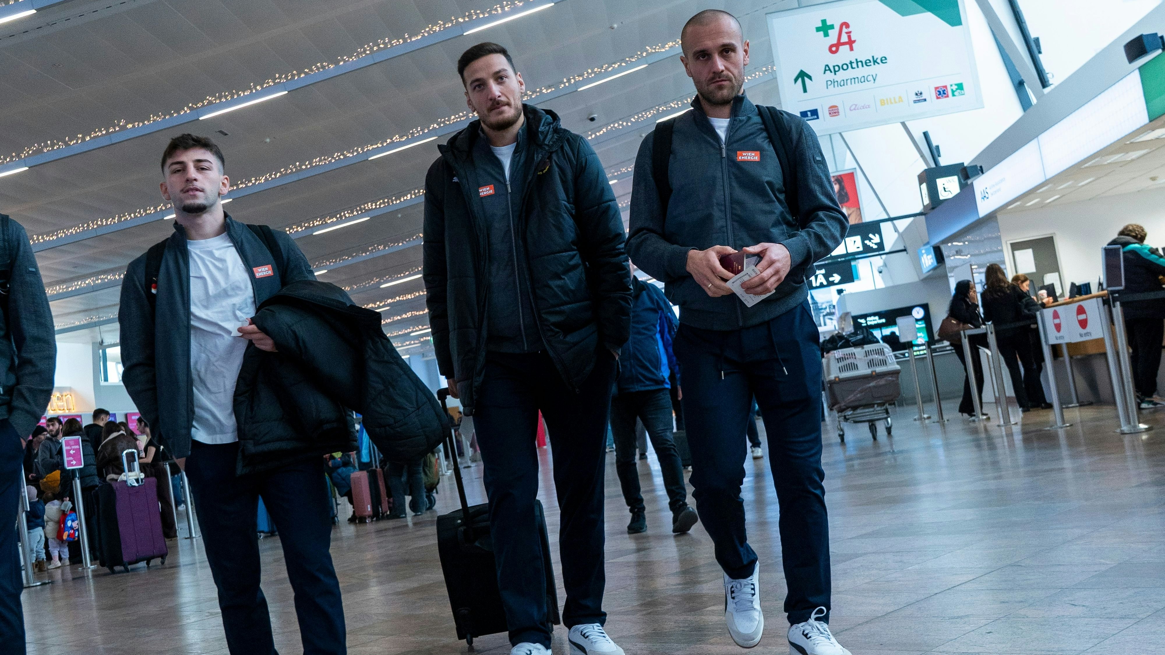 Heute.at - Böses Omen? Rapids Europacup-Anreise wird zur Tortur