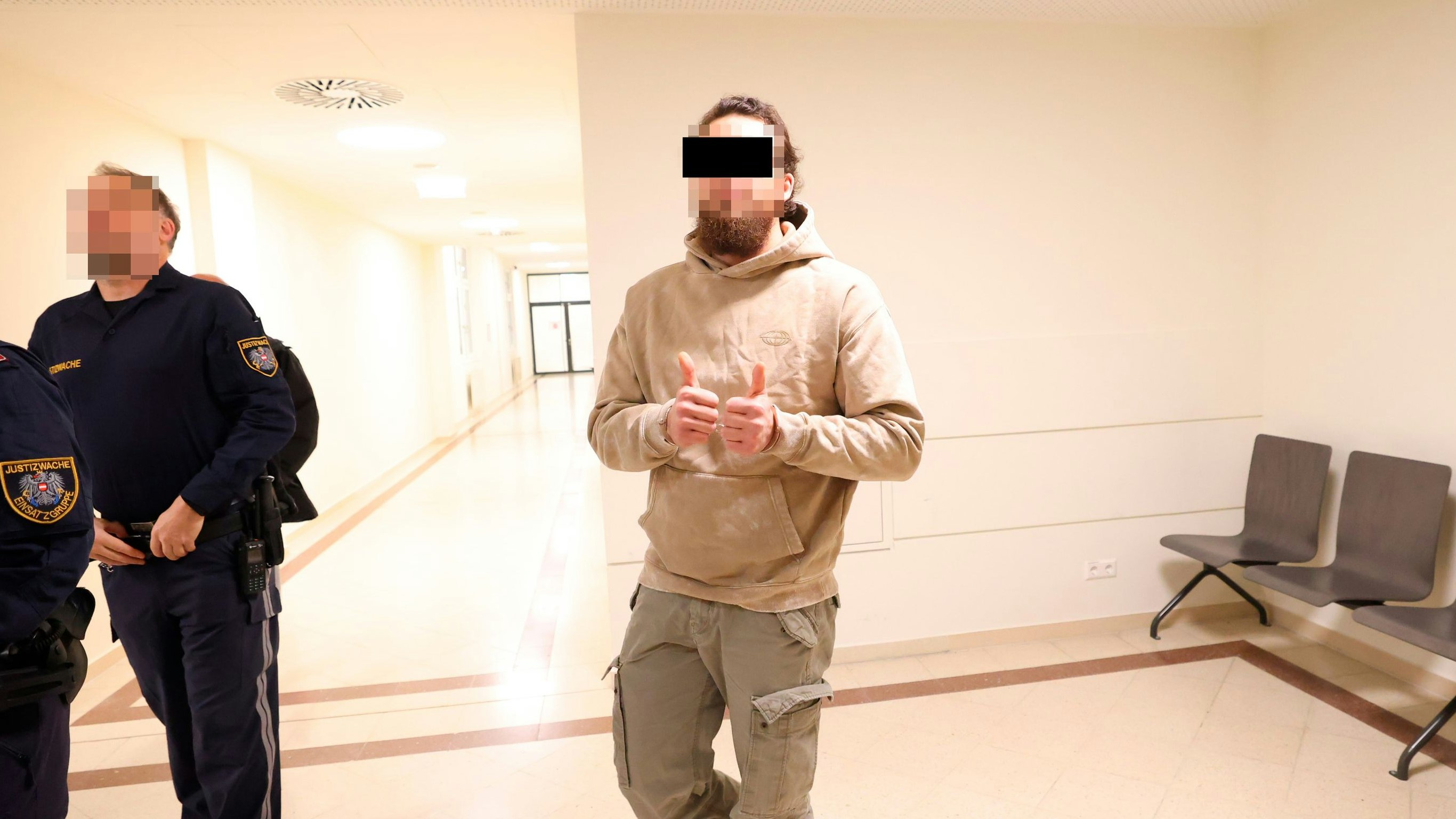 Heute.at - Freundin im Bett mit Axt attackiert – War nur Klaps