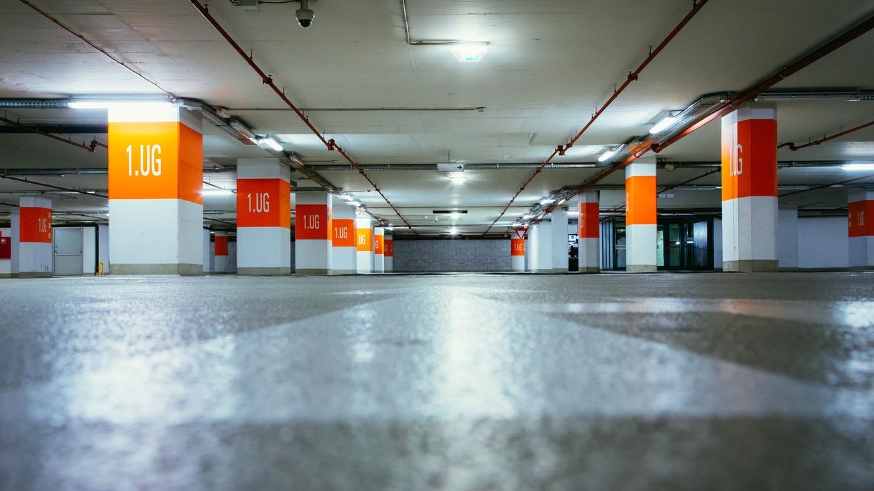 Die Teenager zogen eine Spur der Verwüstung durch eine Wiener Parkgarage. (Symbolbild)