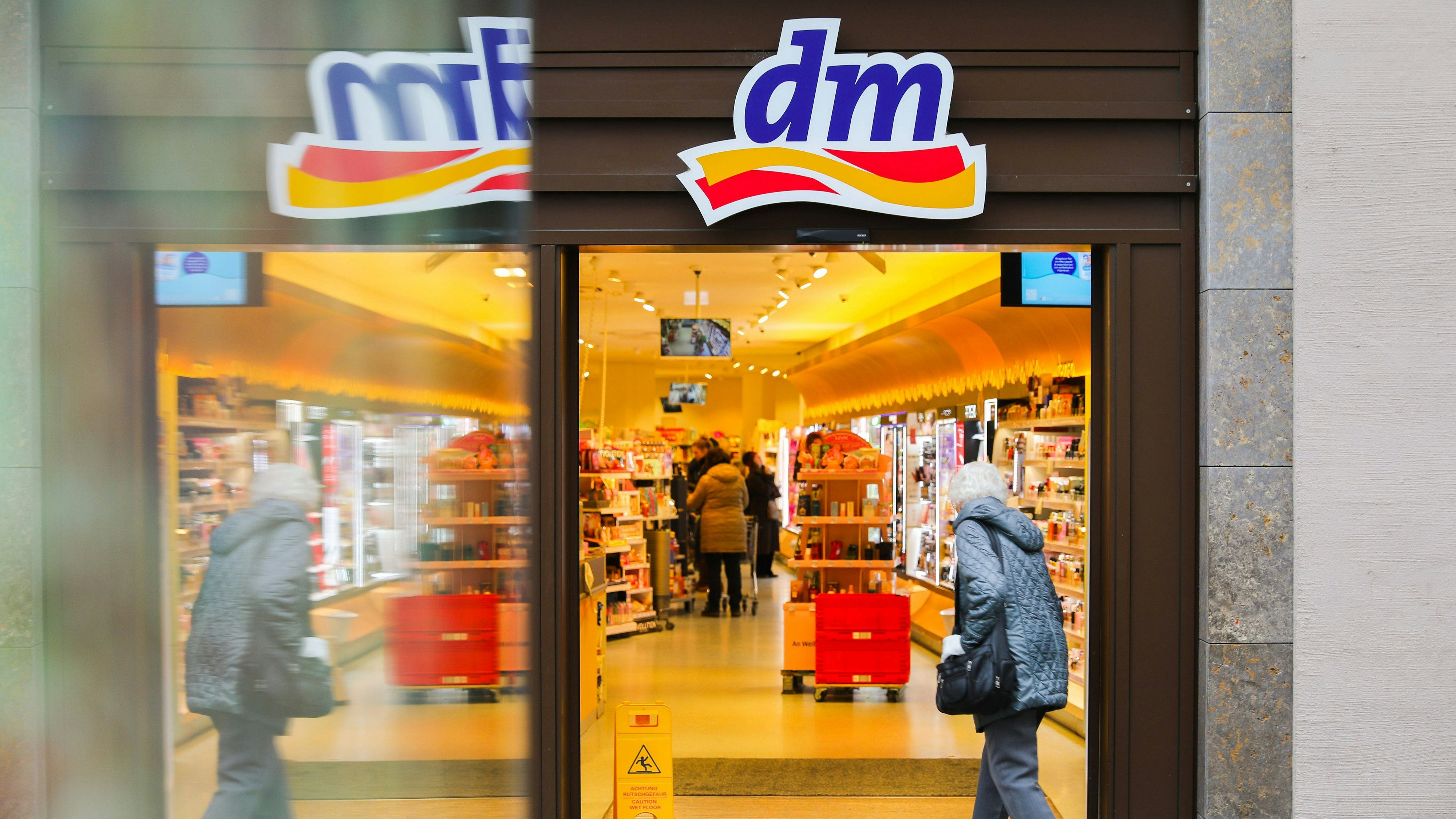 Heute.at - Start für dm-med – warum Österreich noch warten muss