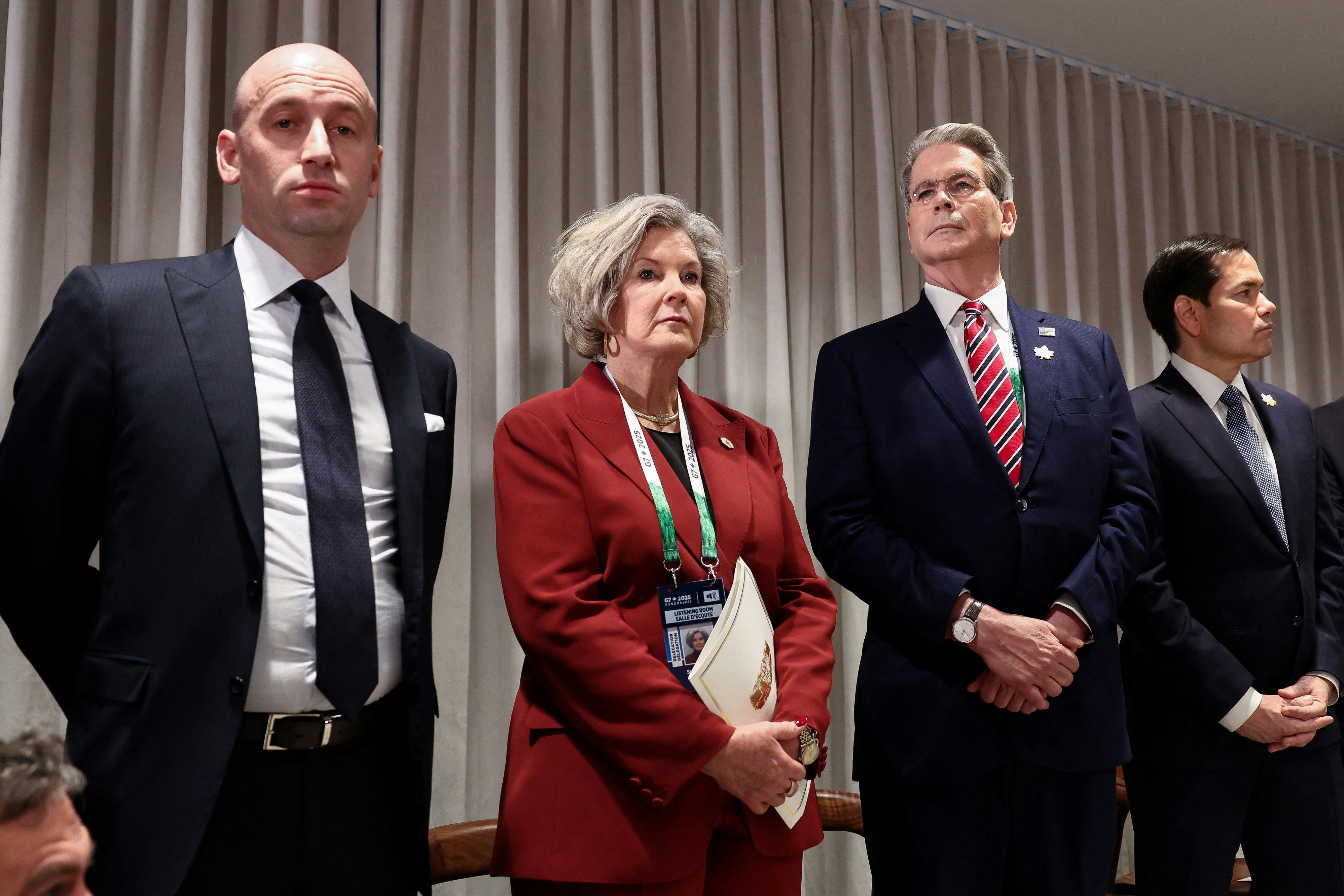 Stabschefin Susie Wiles mit Homeland Security Advisor Stephen Miller, Finanzminister Scott Bessent undAußenminister Marco Rubio (v. l.): Sie bestimmt, wer wie lange zu Trump darf