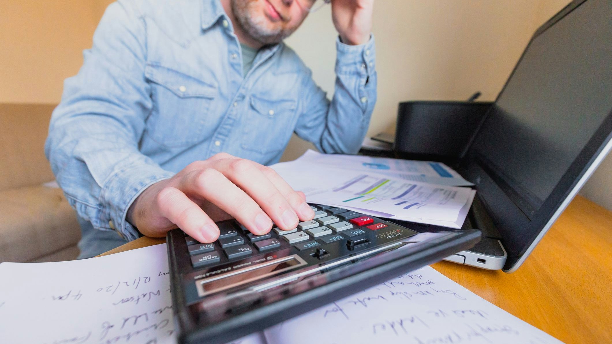 Wer im Pensionsalter erwerbstätig bleibt, profitiert ab 2027 von neuen Steuer-Anreizen.