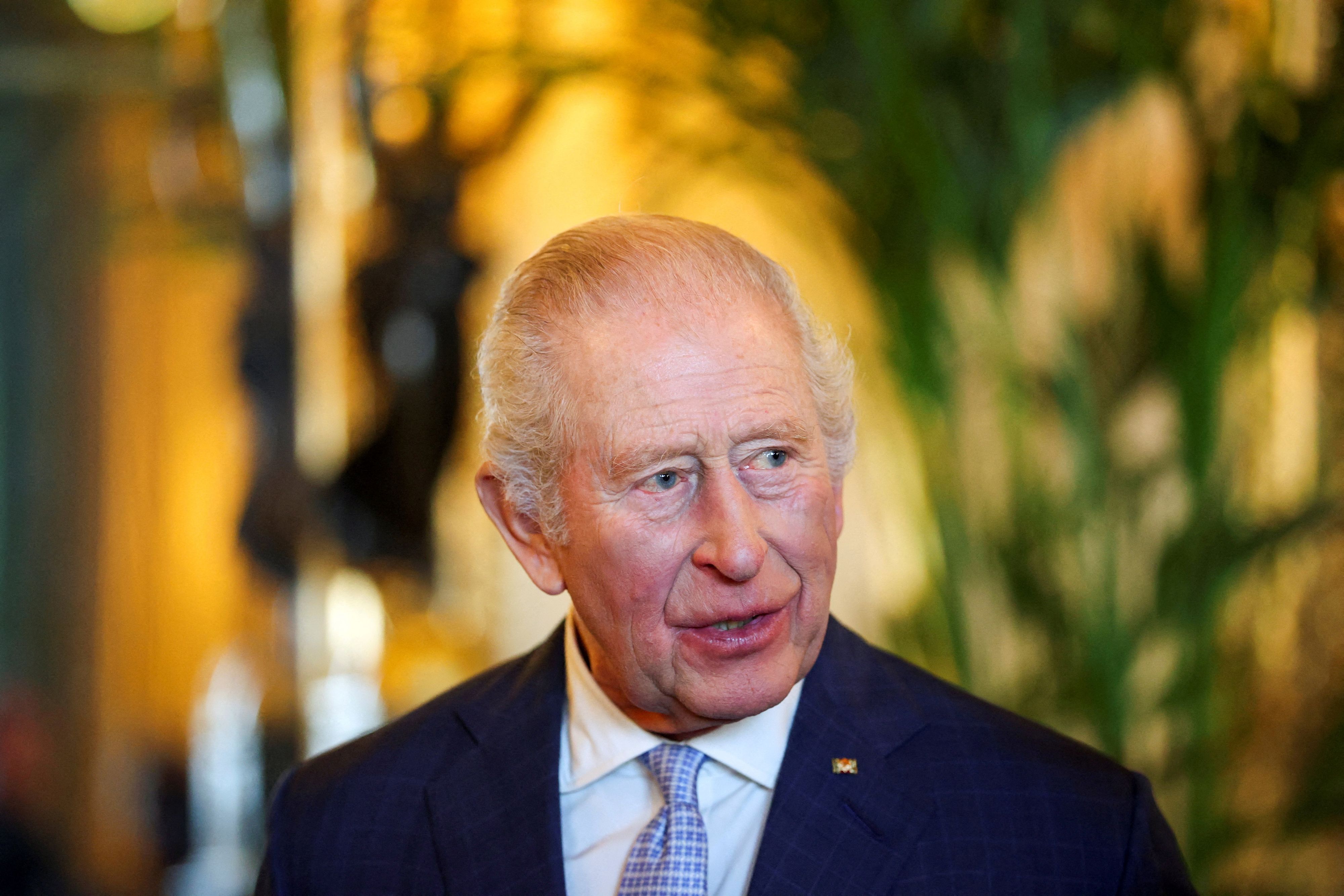 King Charles verkauft jetzt alkoholhaltige Weihnachts-Puddings nach dem Rezept seiner verstorbenen Mutter.