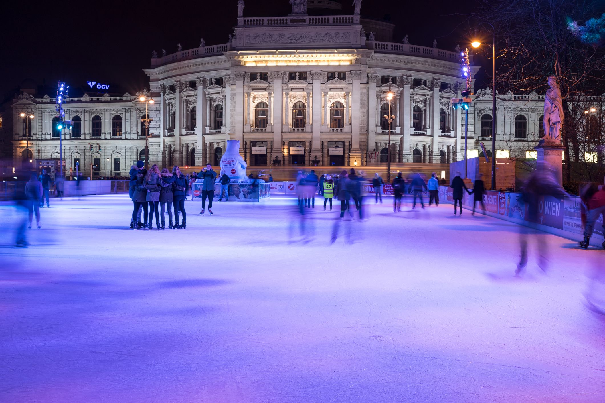 Heute.at - Einer der schönsten Eislaufplätze der Welt ist in Wien