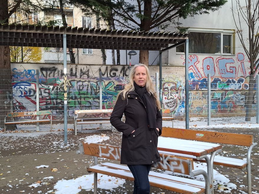 Martina Hammerer im Fritz-Imhoff-Park: Ein beliebter Junkie-Treffpunkt.