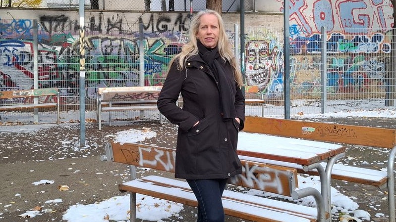 Martina Hammerer im Fritz-Imhoff-Park: Ein beliebter Junkie-Treffpunkt.