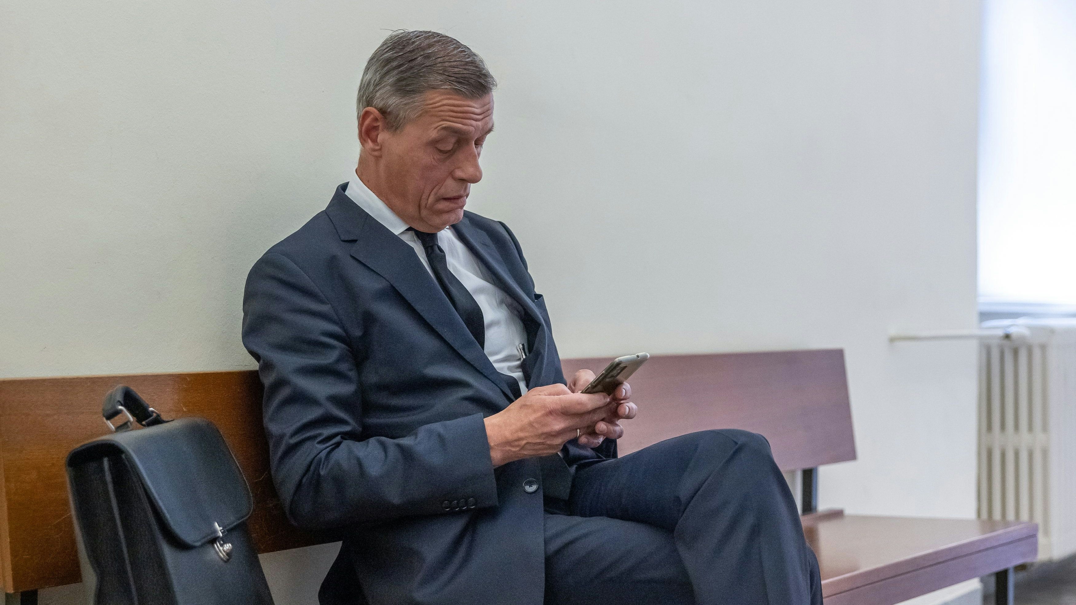 10.08.2022, Landesgericht, Innsbruck, AUT, Prozess, Ibiza U-Ausschuss gegen OStA Johann Fuchs, Fortsetzung der Verhandlung gegen den leitenden OStA Johann Fuchs wegen des Verdachts der Verletzung des Amtsgeheimnisses und der falschen Beweisaussage im Ibiza-U-Ausschuss, im Bild Christian Pilnacek (Zeuge) // Christian Pilnacek during a process, Ibiza U-Committee against OStA Johann Fuchs, Continuation of the trial against senior OStA Johann Fuchs on suspicion of violating official secrecy and giving false evidence in the Ibiza U Committee at the Landesgericht in Innsbruck, Austria on 2022/08/10. EXPA Pictures © 2022, PhotoCredit: EXPA/ Johann Groder