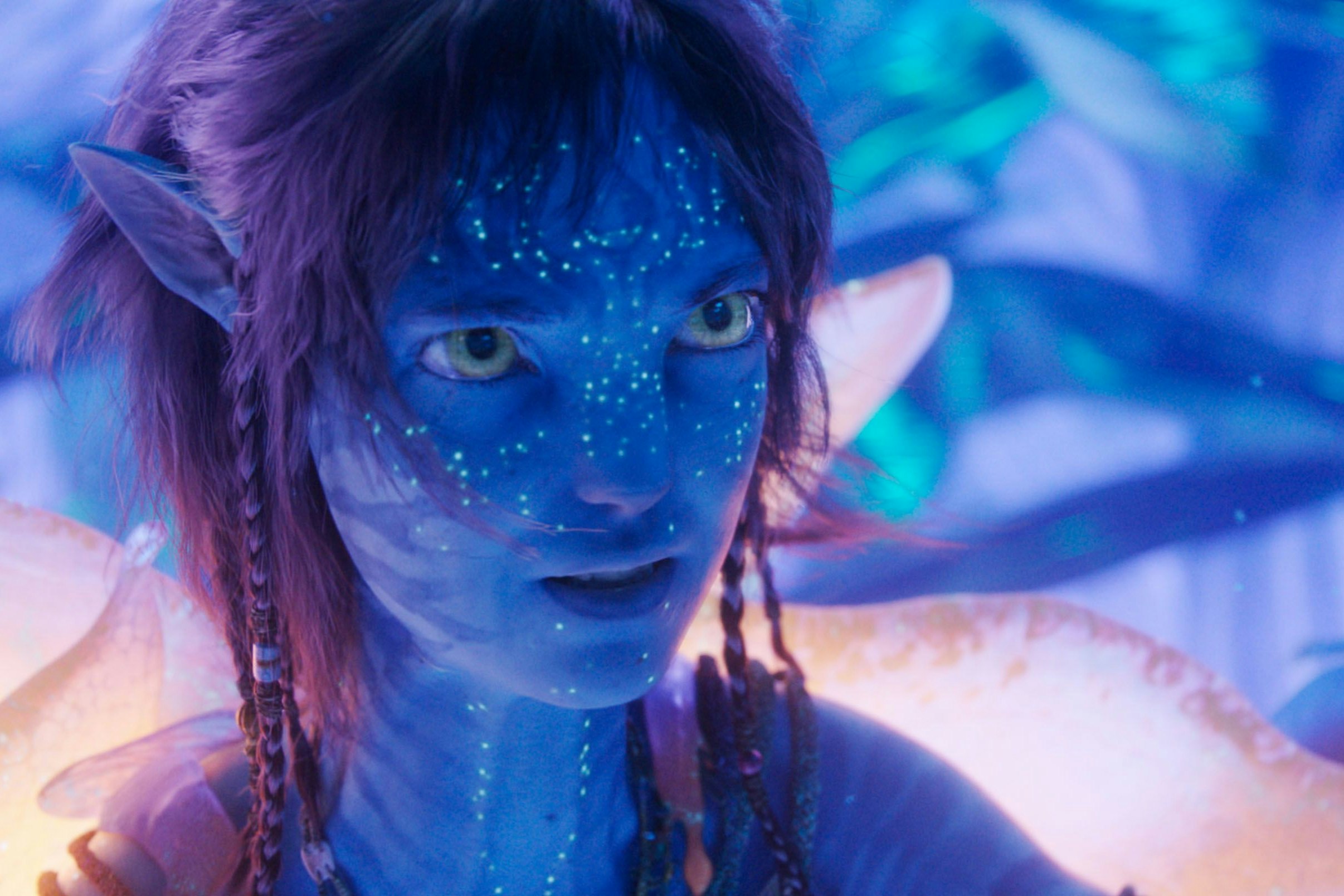 Kiri, die Adoptivtochter von Jake und Neytiri, gespielt von Sigourney Weaver: "Avatar: Fire and Ash"