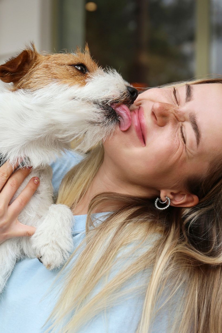 Teenager, die mit Hunden aufwachsen, sind sozialer und seltener verhaltensauffällig, so der Ergebnis einer neuen Studie