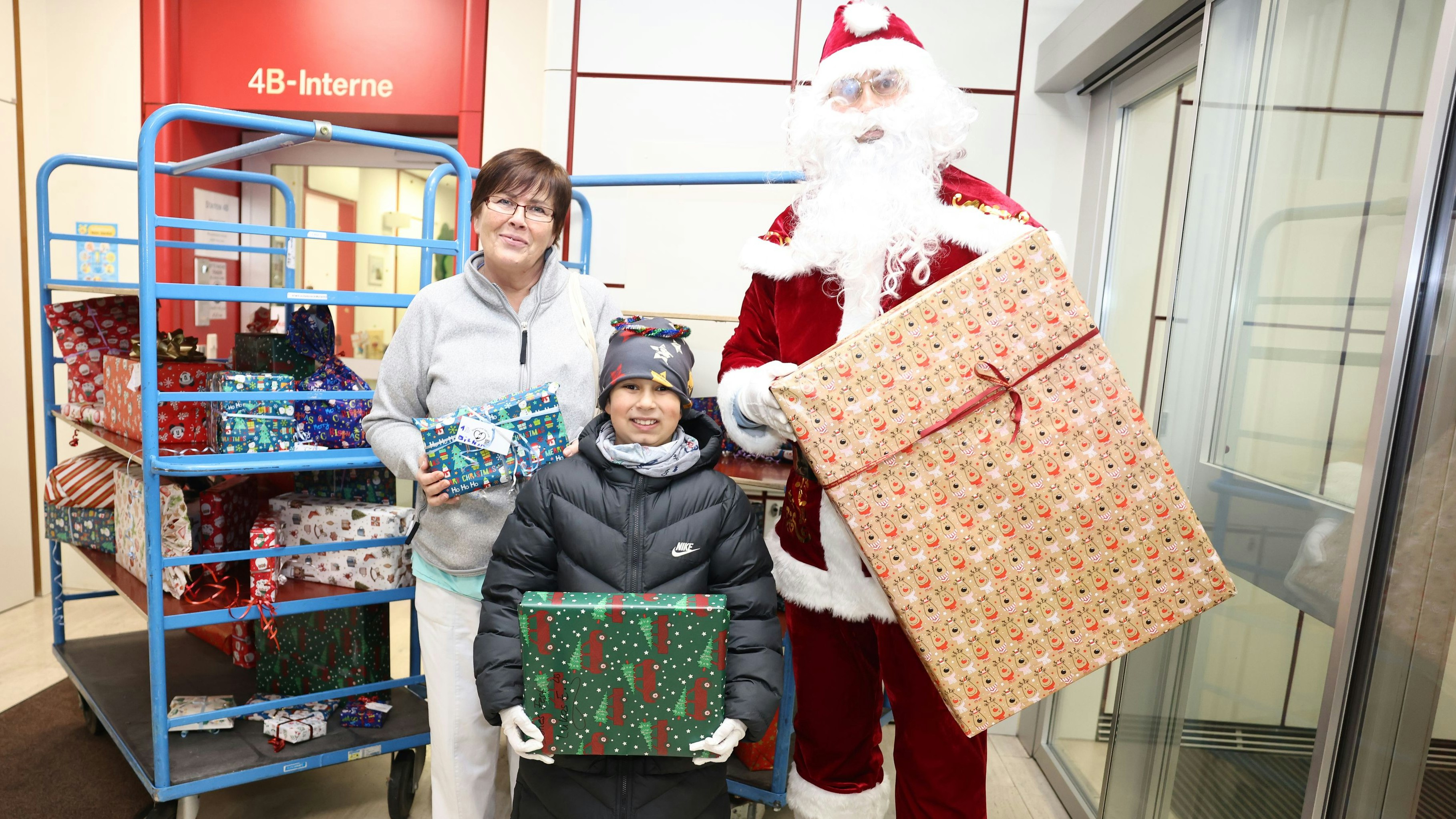 Heute.at - Kind spendet Taschengeld – hilft heuer Fünfhaus-Santa
