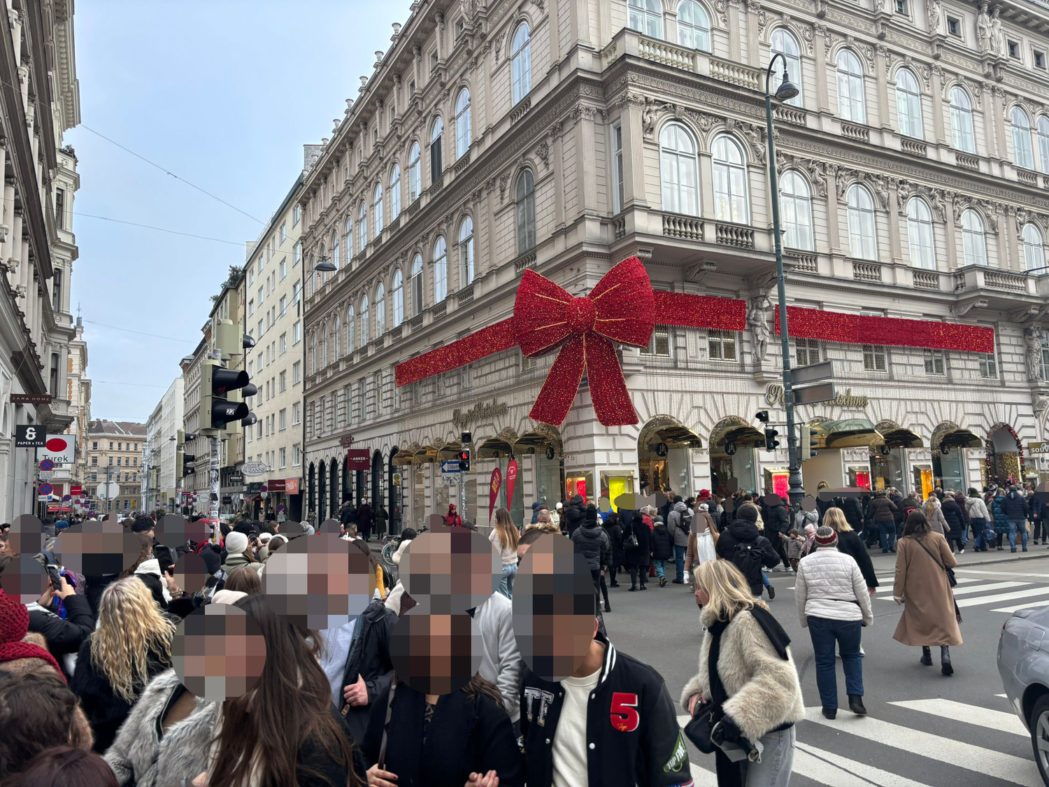Heute.at - Bevor Geschäfte öffnen – Ansturm auf Wiener Mascherl