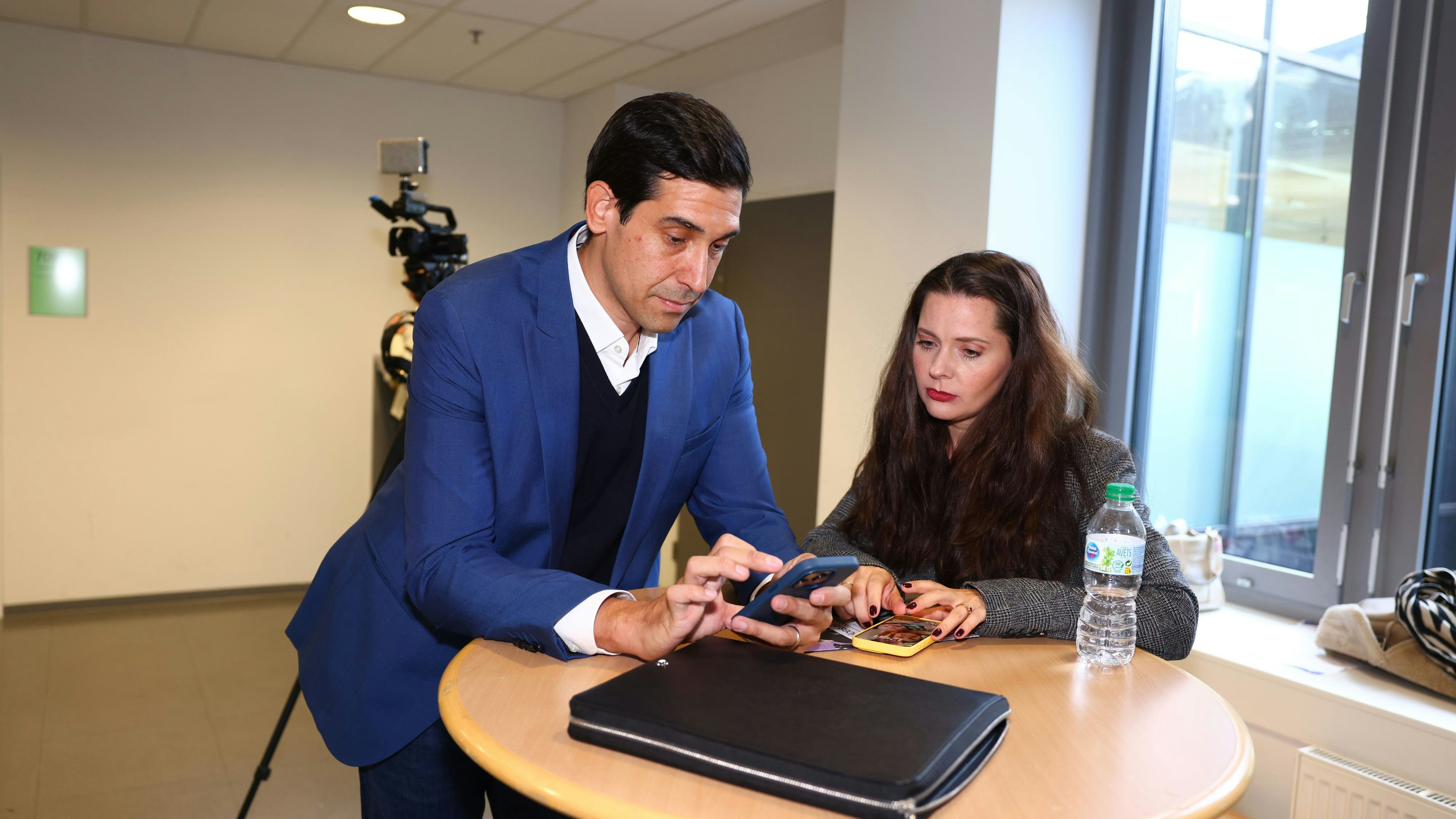 Heute.at - Aktivisten-Paar Bohrn Mena wird Fall fürs Parlament