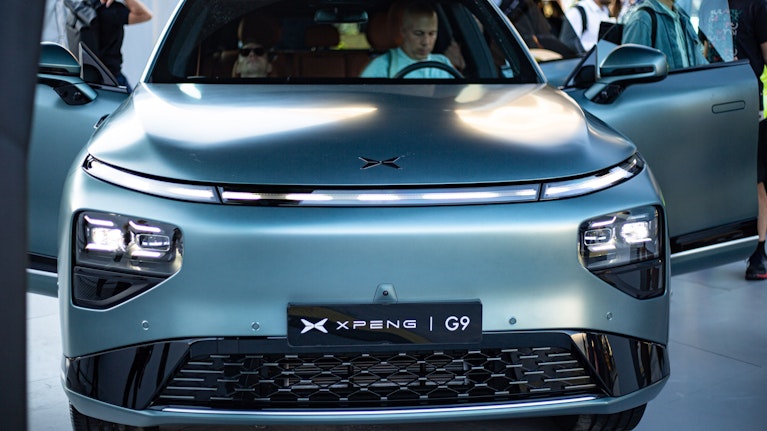 Um seine Auto-Industrie zu schützen, erhöhte die Europäische Union die Steuern auf Autos aus China. Auf Hybrid-Fahrzeuge wurde vergessen, nun wird der EU-Markt damit überschwemmt. Bitter, aber Österreich profitiert zumindest ein bisschen davon.