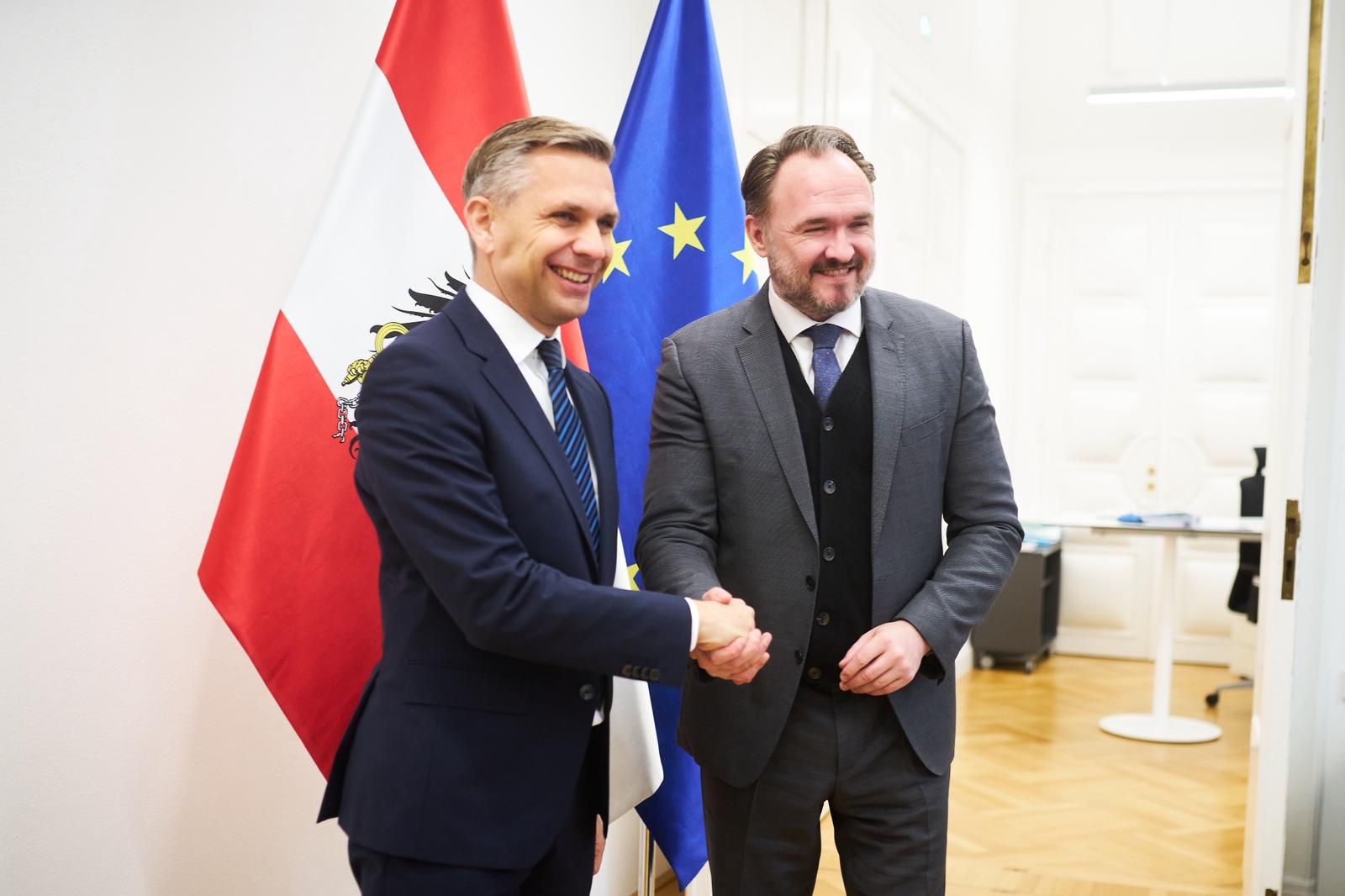 Wirtschaftsminister Hattmannsdorfer (ÖVP) empfing am Donnerstag den dänischen EU-Energiekommissar Jørgensen (r.) in Wien.