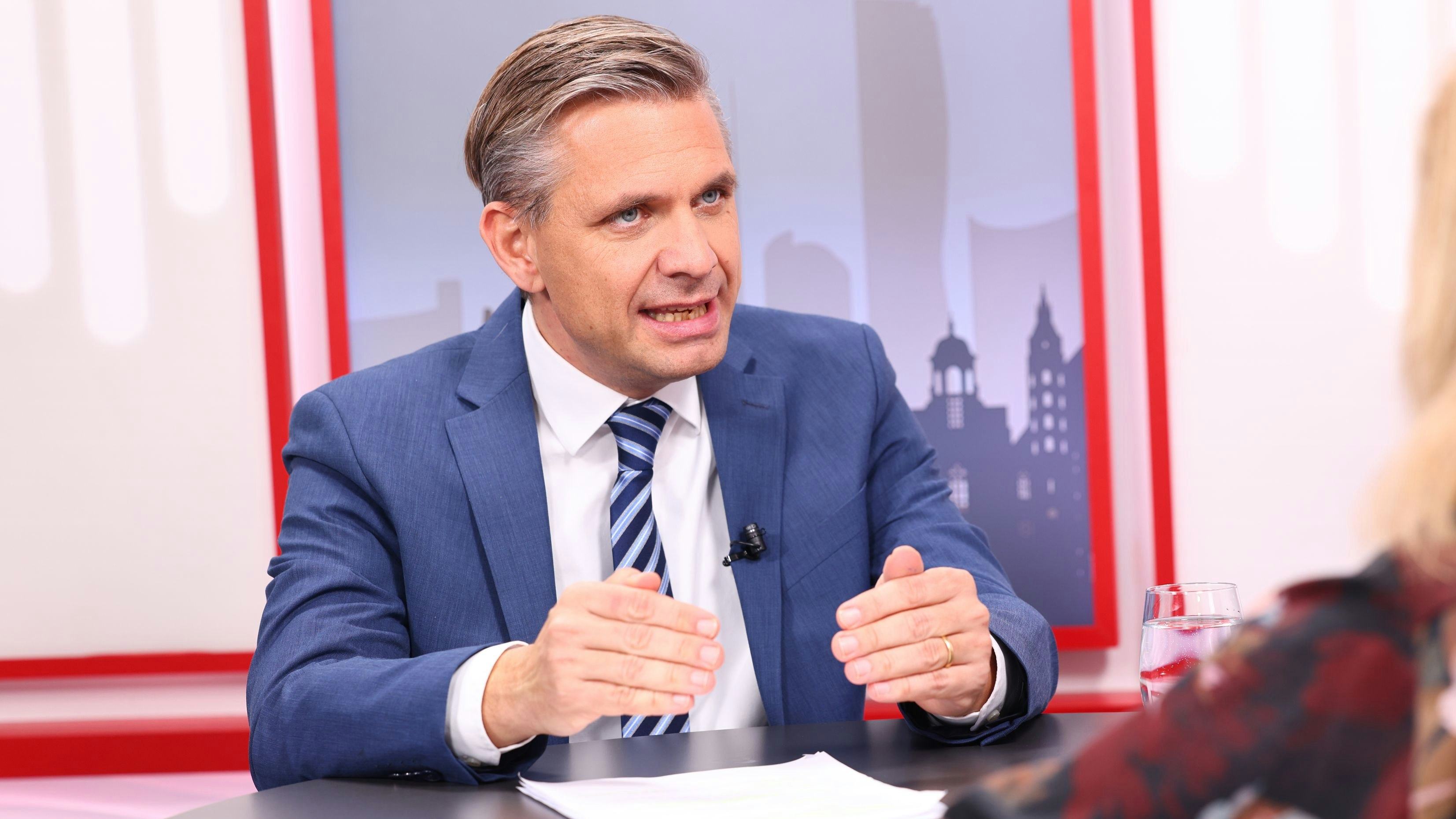 Heute.at - Wirtschaft wächst leicht – Minister nennt nächste Ziele