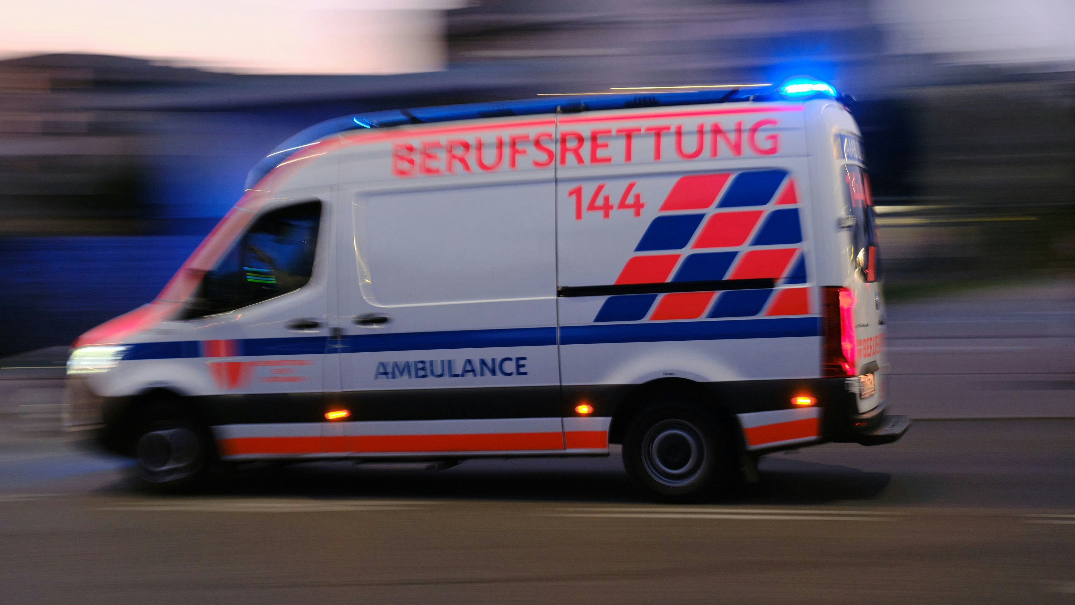 Heute.at - Hilfeschreie! Wiener Arbeiter stirbt unter Lastenaufzug