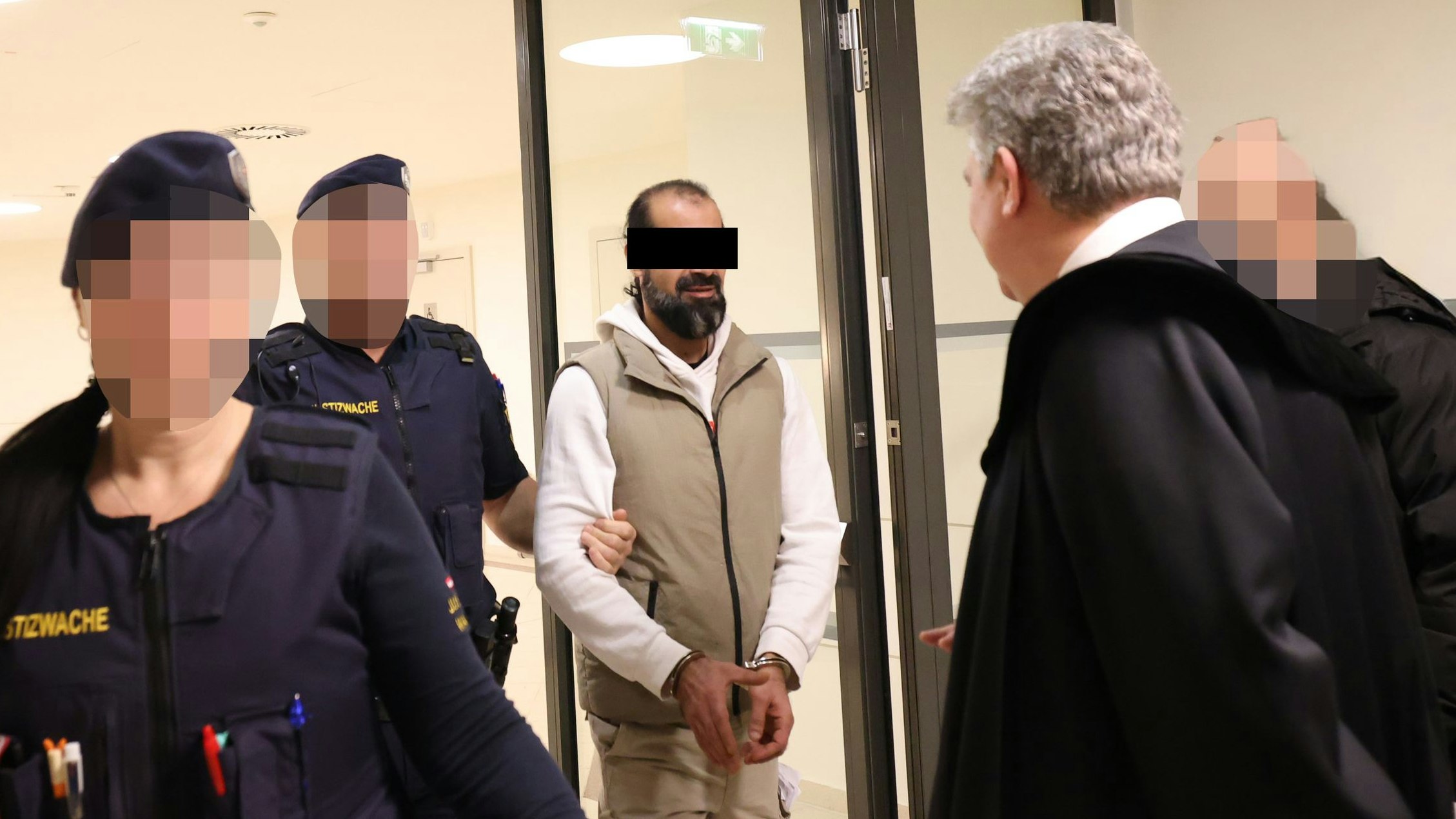 Mädchen gab SOS-Signal: Iraker könnte abgeschoben werden. 