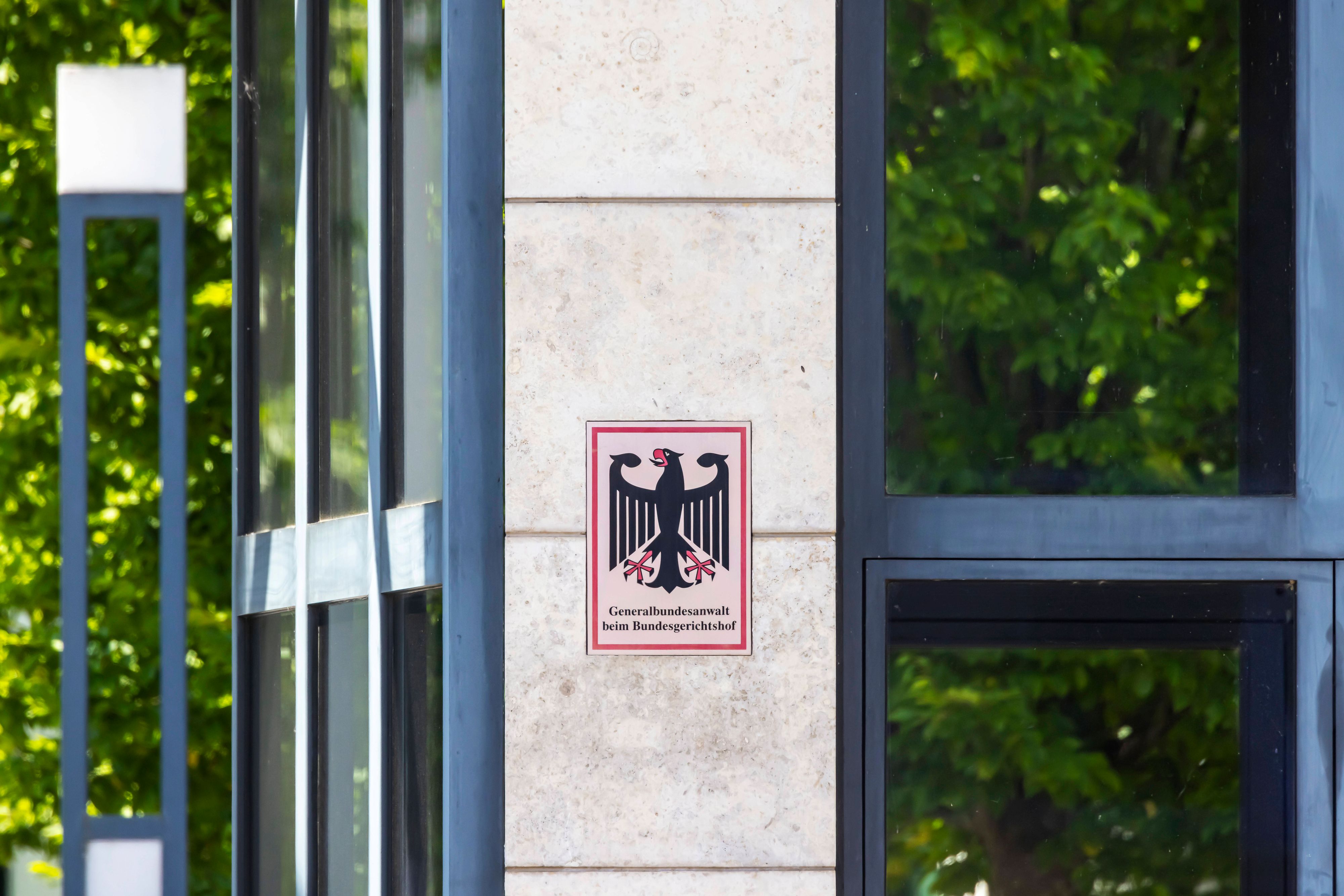 Der Generalbundesanwalt wirft den Verdächtigen schwere Verbrechen vor. Symbolbild.