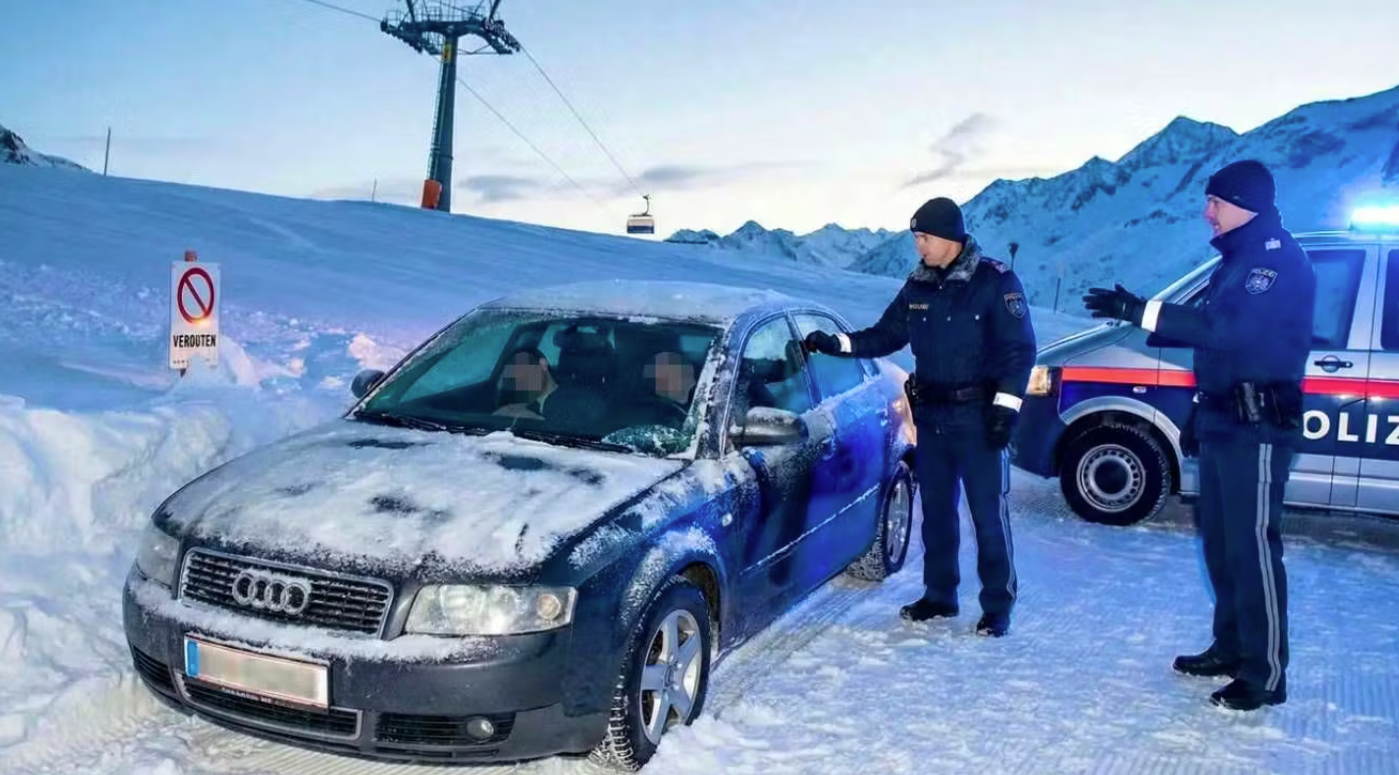 Heute.at - Polizisten wecken Betrunkene mitten auf der Skipiste