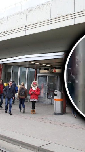 Wien U-Bahn: 17-jähriger bedroht Jugendliche mit Pistole vor Donauzentrum. Polizei-Einsatz, Augenzeugin schockiert. Ermittlungen laufen.