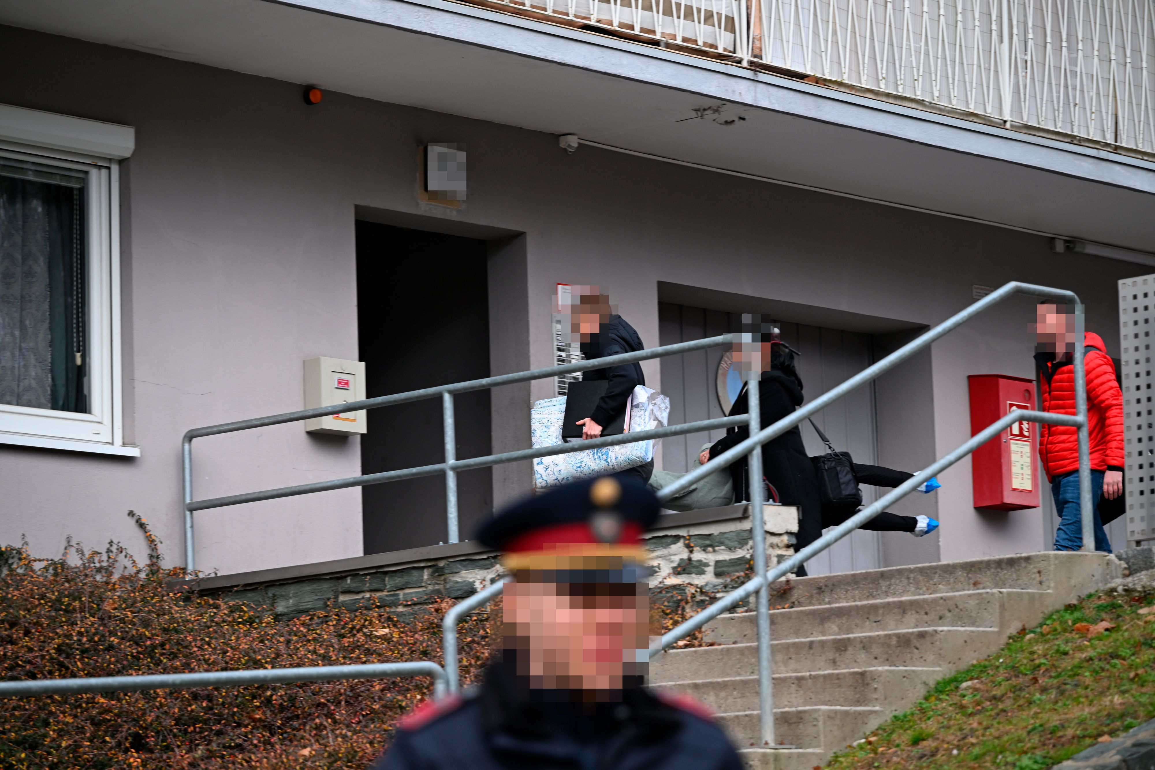 Fall Stefanie: Der mutmaßliche Killer der Grazer Influencerin kehrte am 19. Dezember 2025 zur Rekonstruktion an den Tatort zurück.