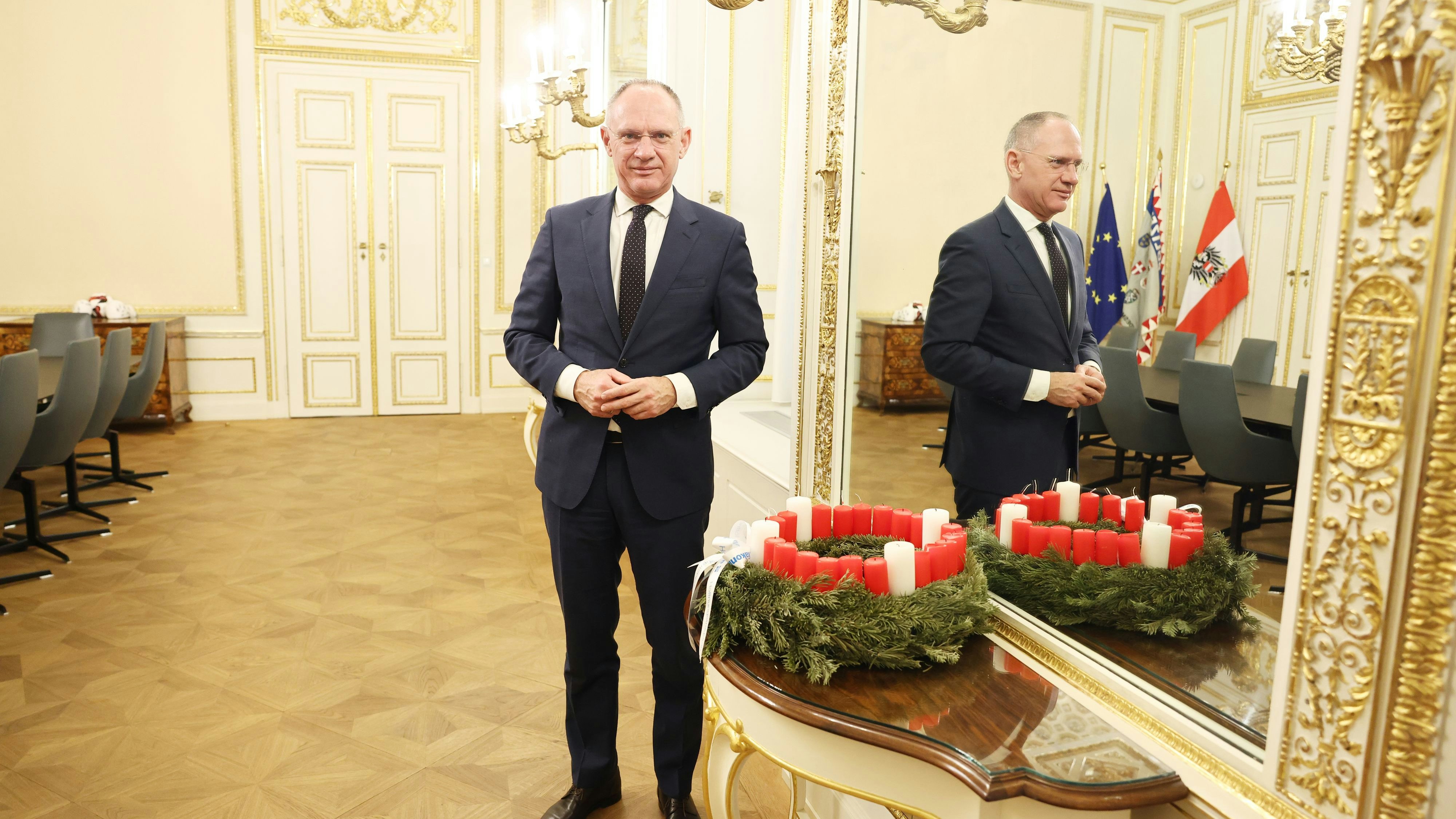 Polizei-Minister Karner will bei Asyl sparen, nicht bei der Exekutive.