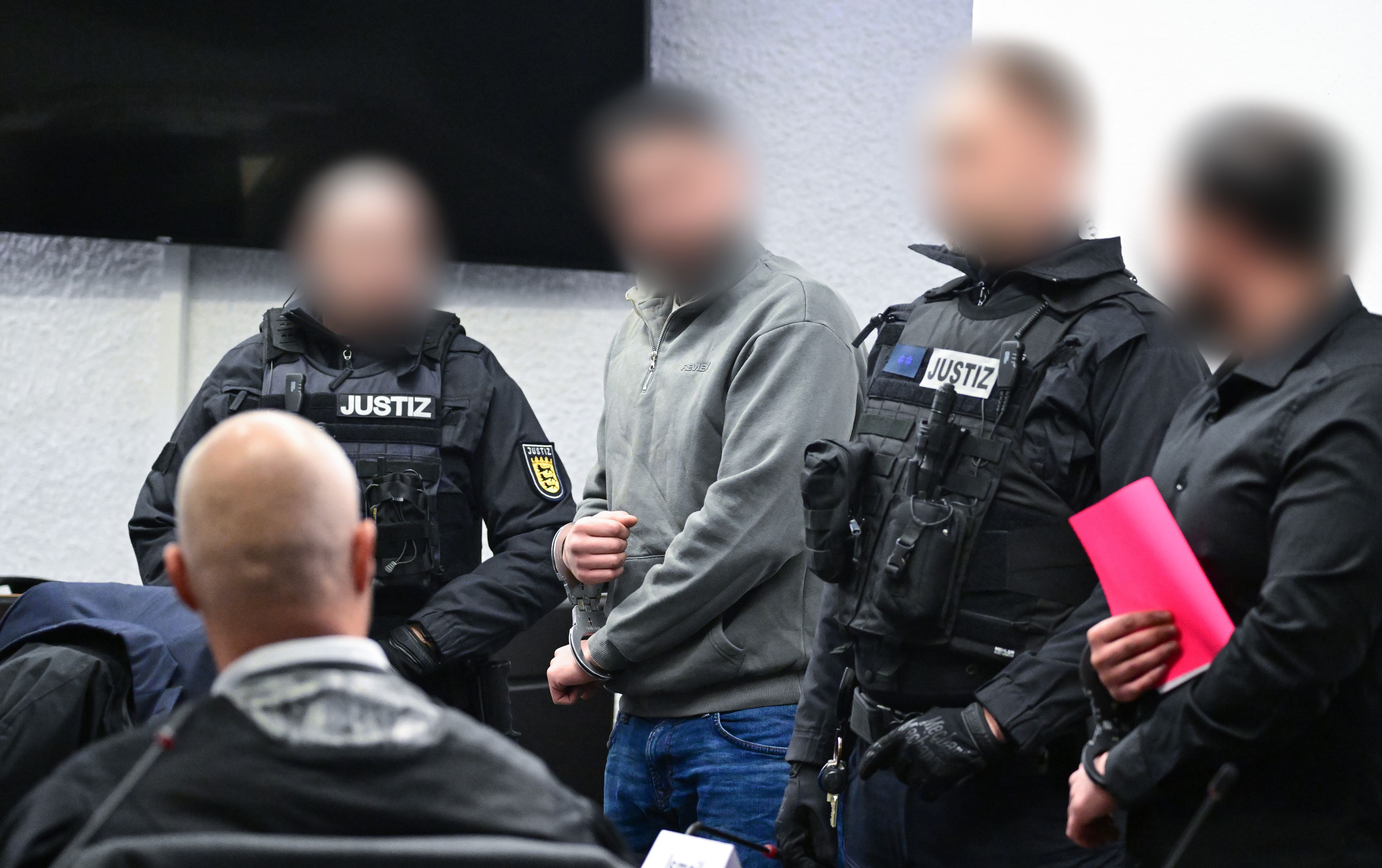 Der 32-Jährige sitzt wegen Mordverdachts auf der Anklagebank.