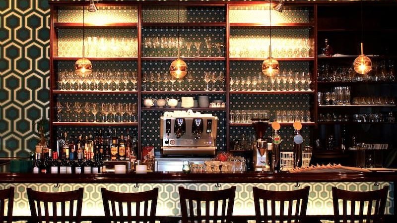 Im "Lola" sind die Portionen groß, der Akzent ist echt und der Urlaub nah