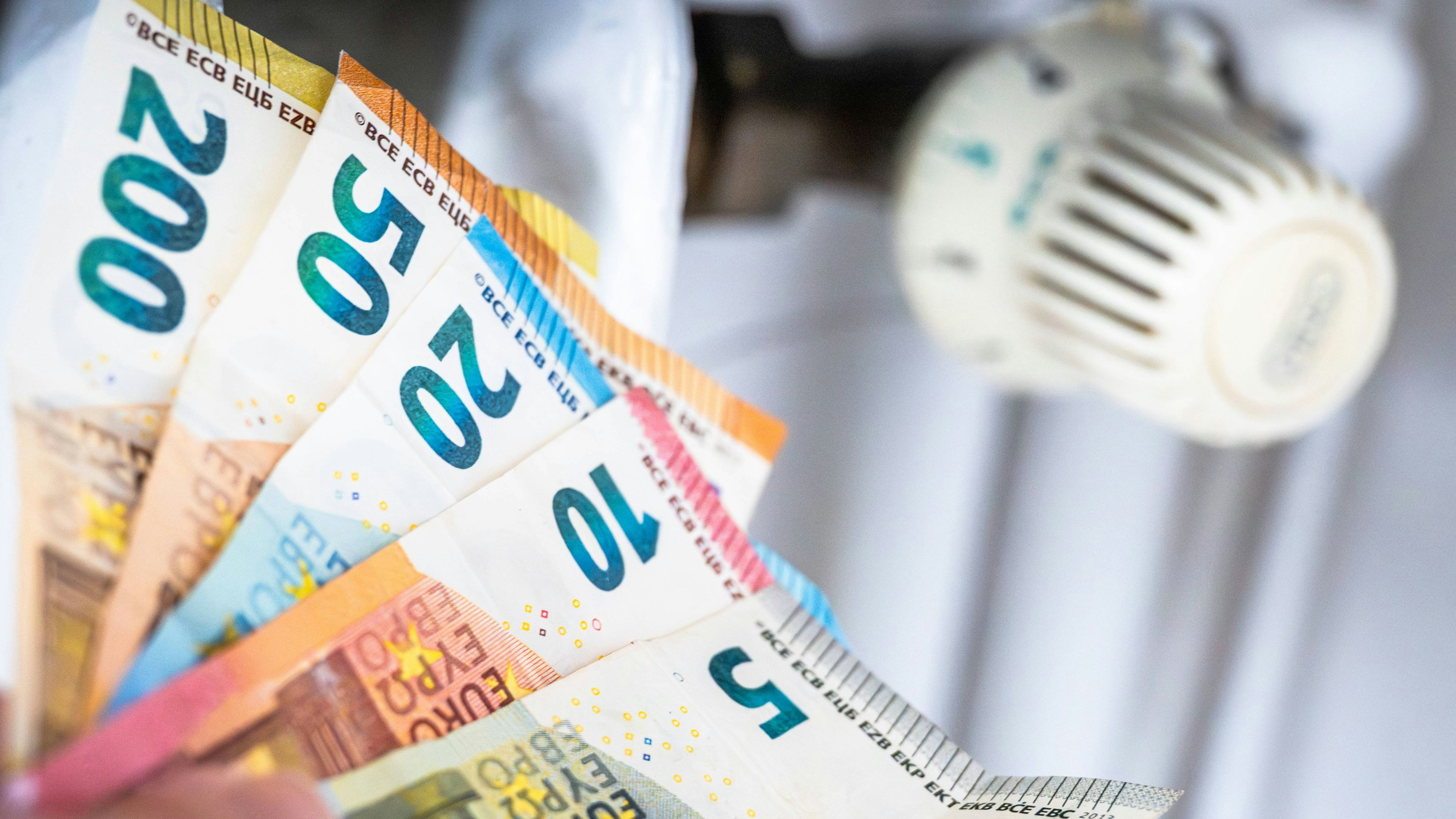 Heute.at - Neuer Kosten-Hammer! Für einige wird es aber BILLIGER