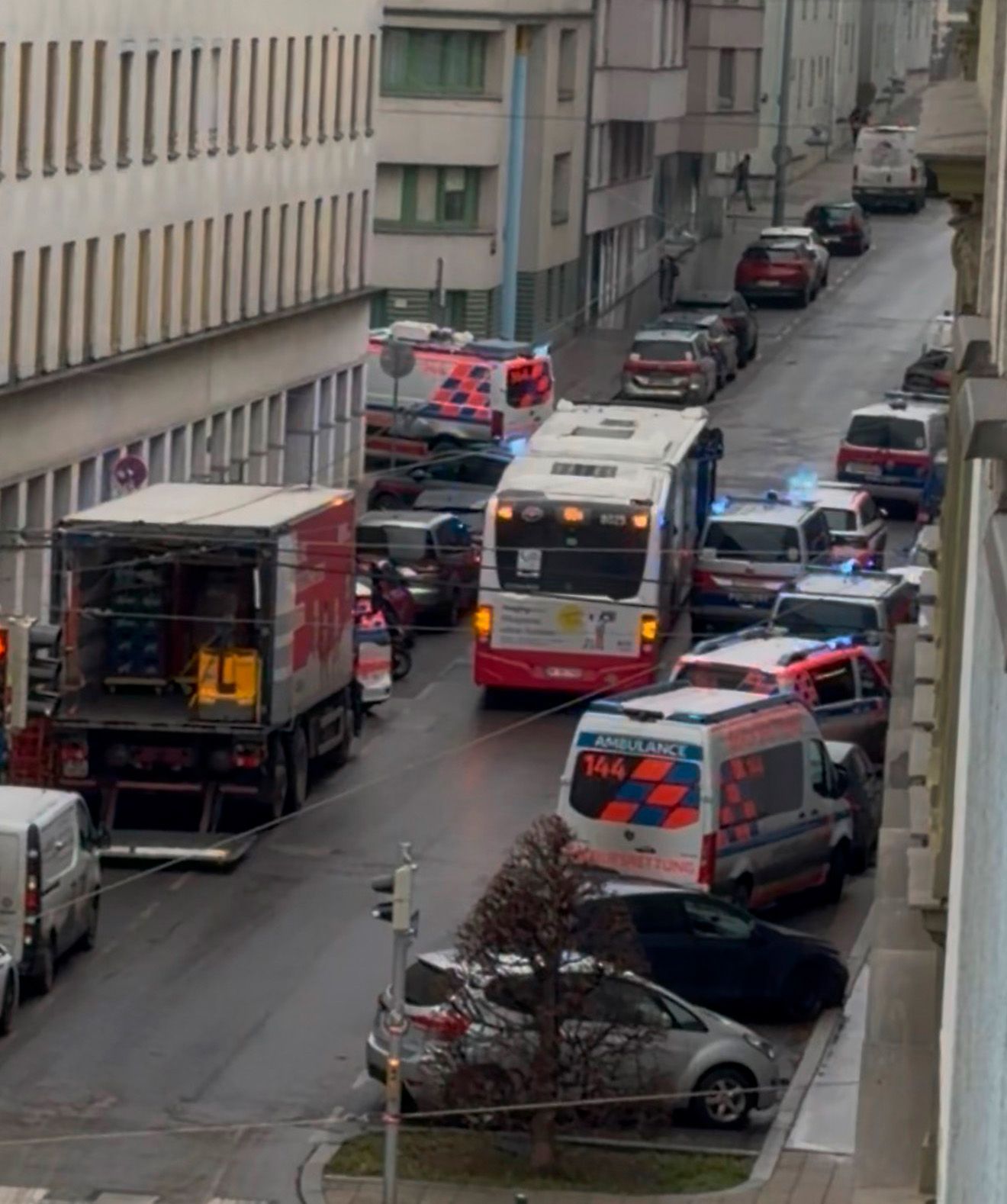 Heute.at - Jugendlicher sticht mit Messer auf eigenen Bruder ein
