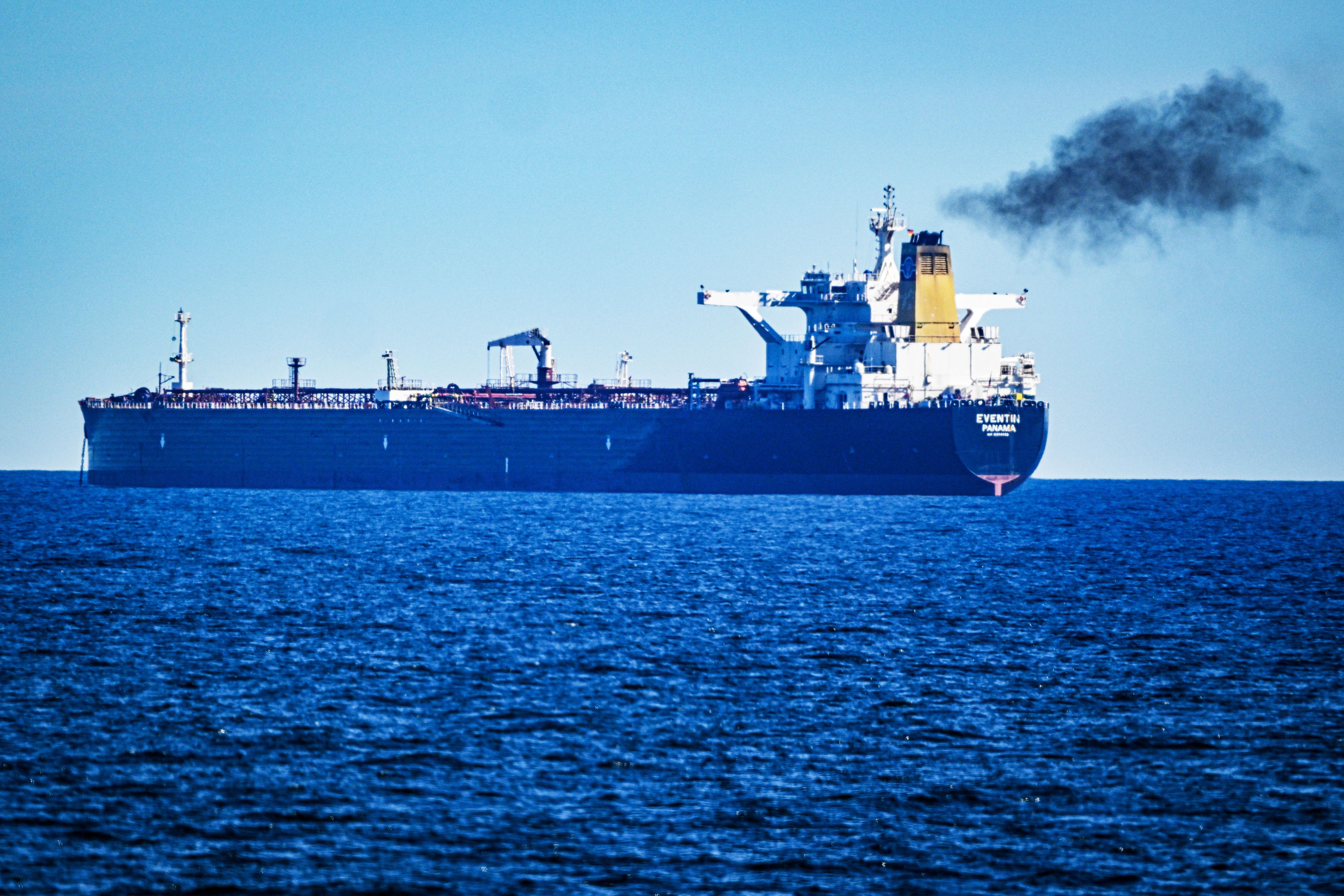 Der Öl-Tanker sei schwer beschädigt worden. (Symbolbild)