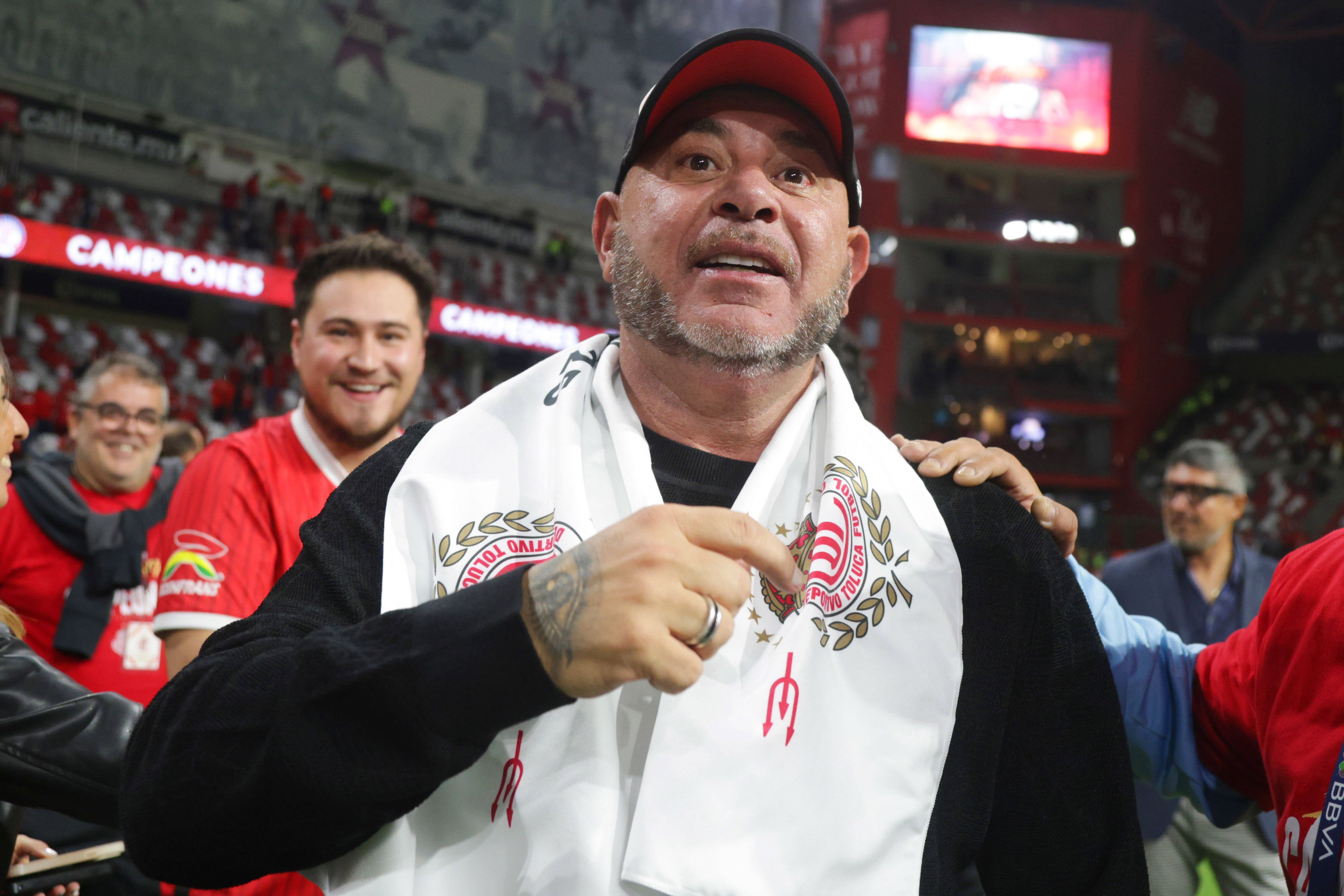 Heute.at - Coach gibt nach Meistertitel Interview in der Unterhose