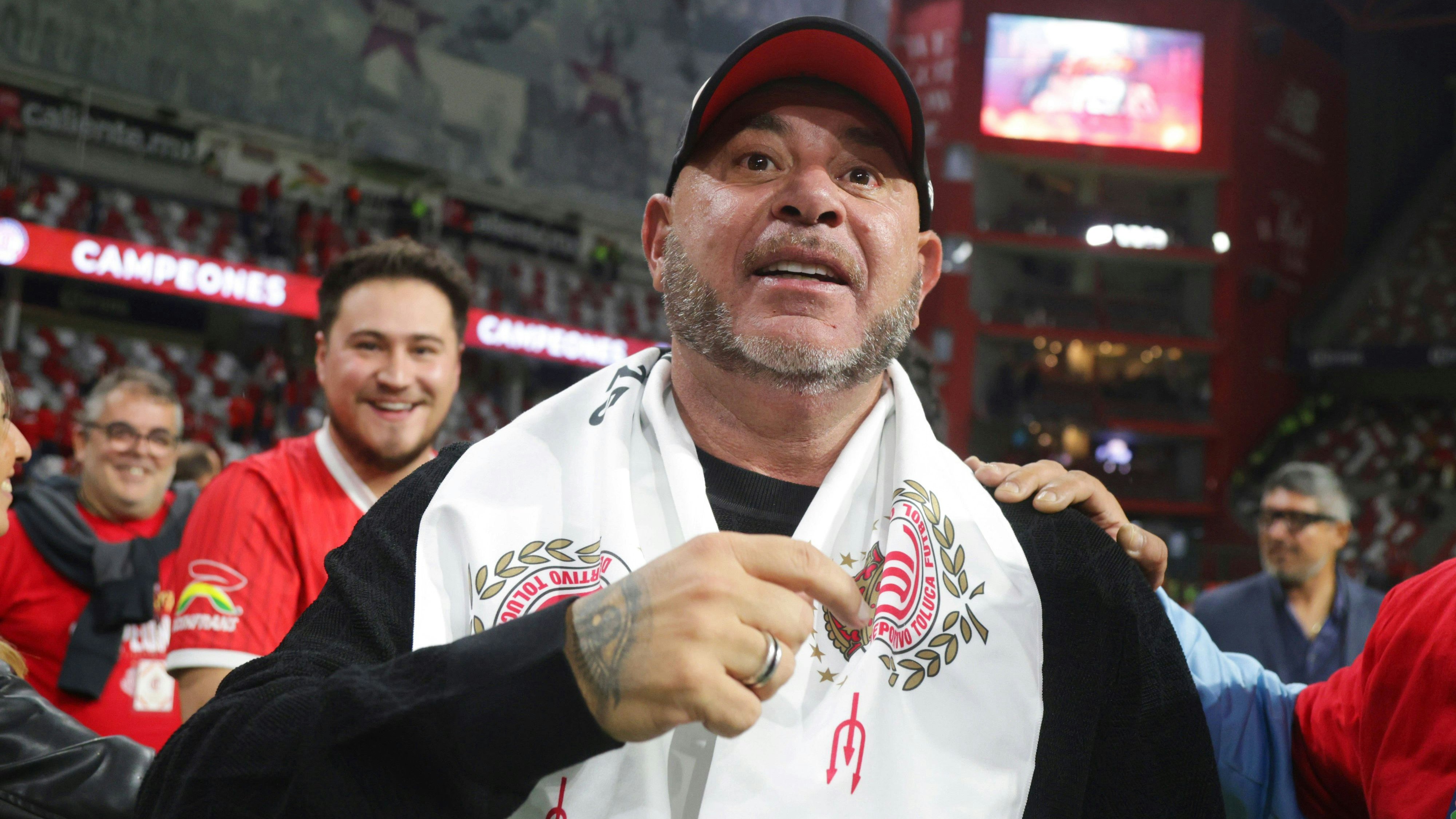 Heute.at - Coach gibt nach Meistertitel Interview in der Unterhose